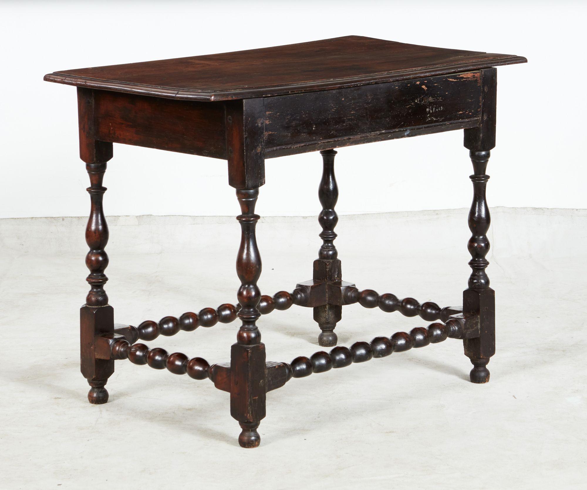 Table à étirer les fuseaux en noyer William & Mary en vente 4