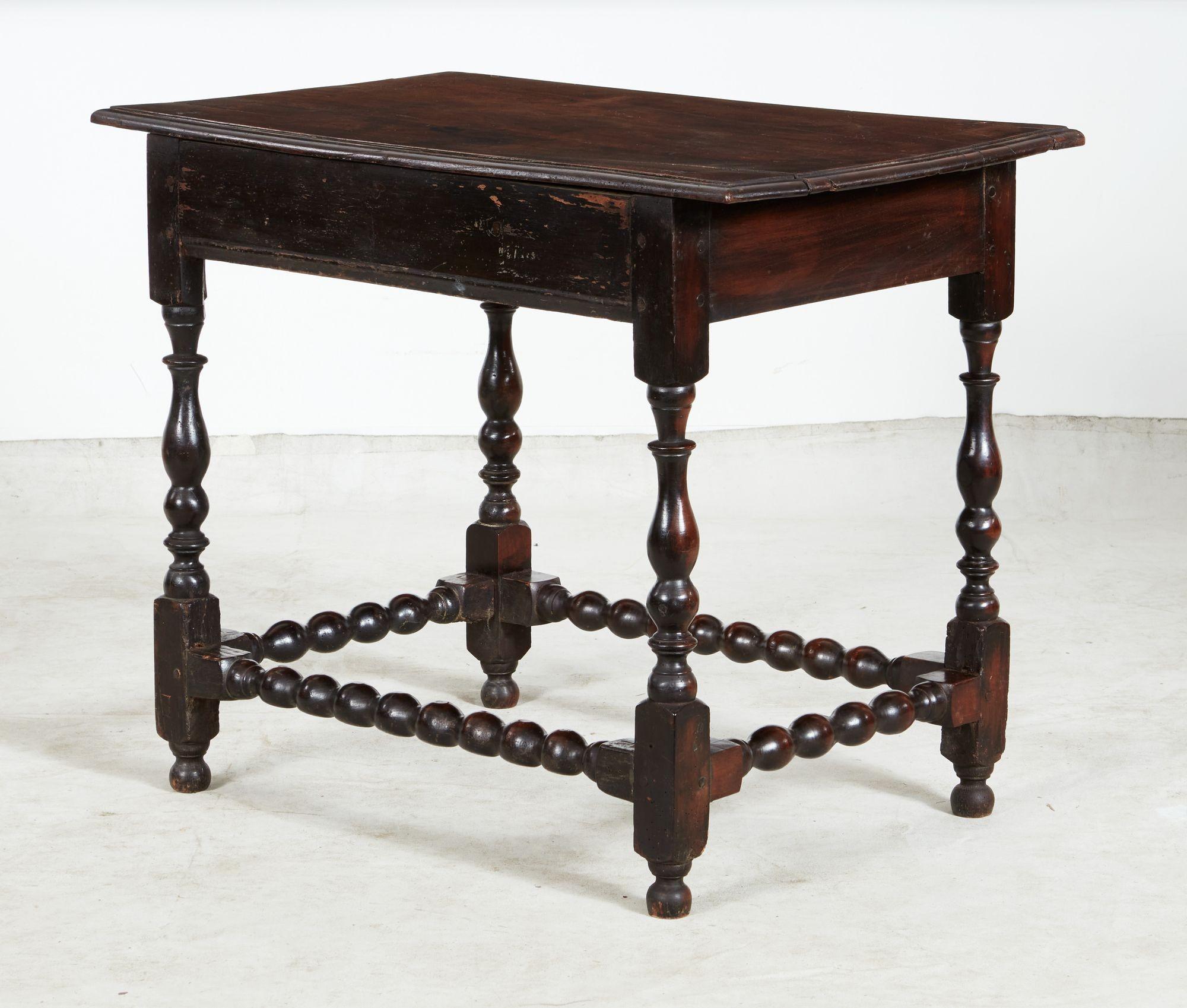 Table à étirer les fuseaux en noyer William & Mary en vente 6