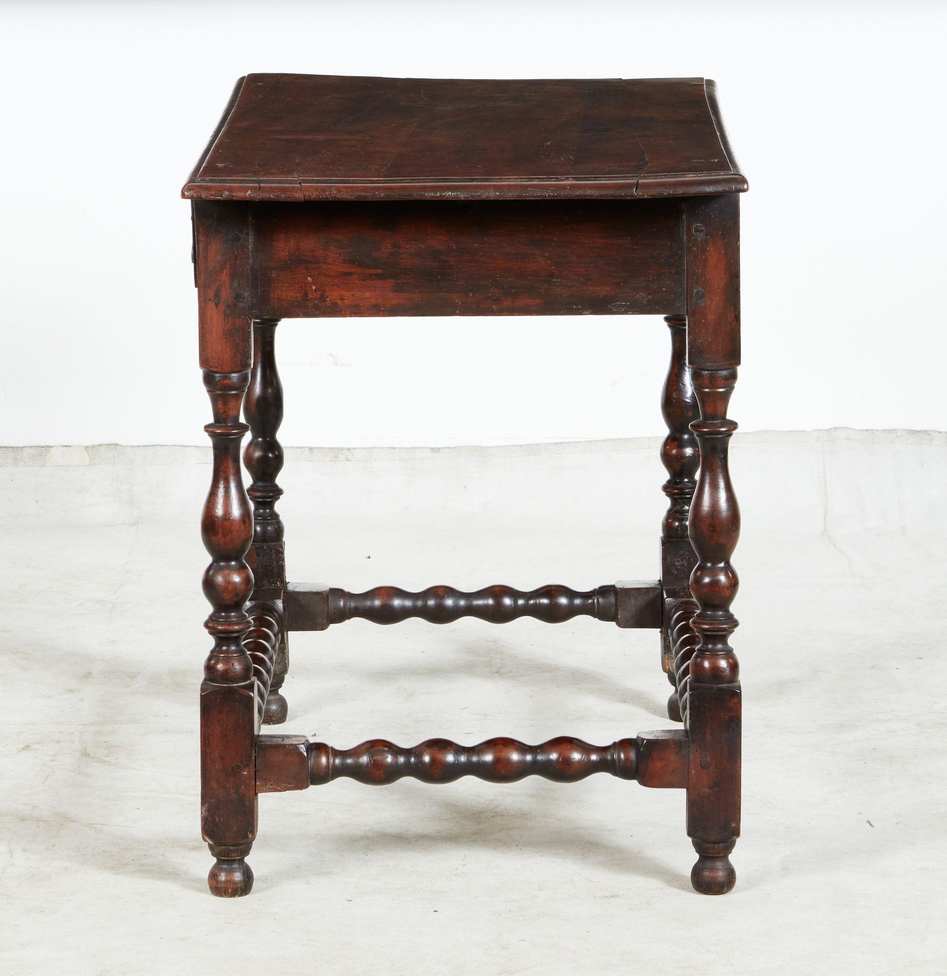 Début du XVIIIe siècle Table à étirer les fuseaux en noyer William & Mary en vente