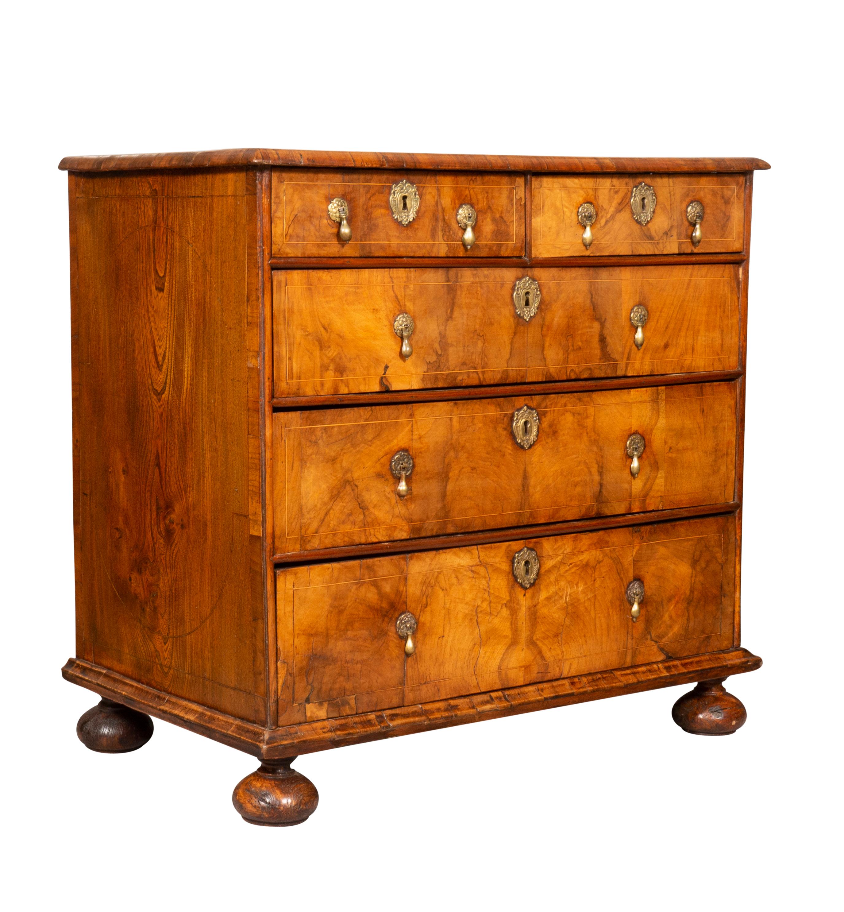 William and Mary Walnut Chest of Drawers In Good Condition In Essex, MA