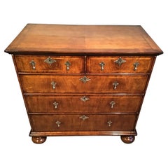 William and Mary Walnut Chest of Drawers on Bun Feet with Cross Banding Boxwood 