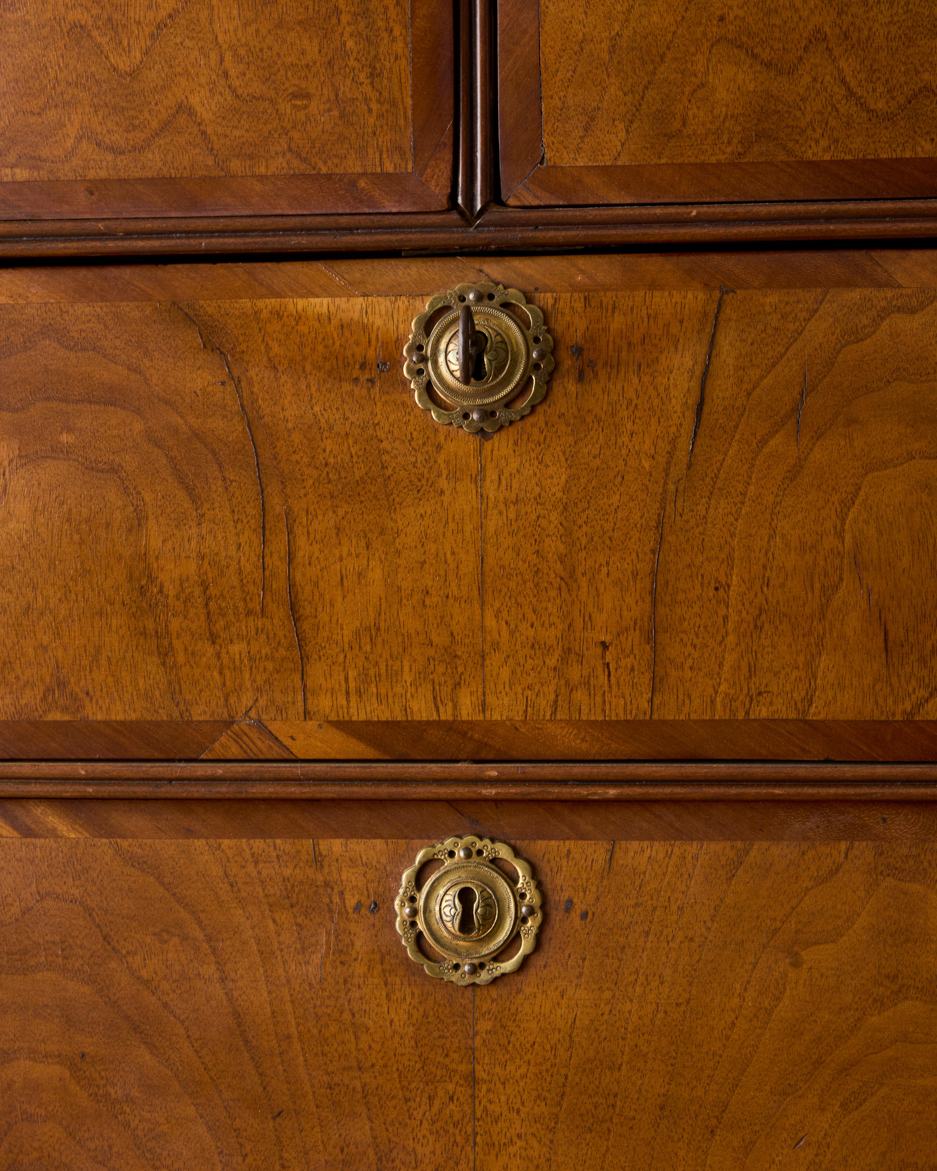 British William and Mary Walnut Chest with teardrop feet
