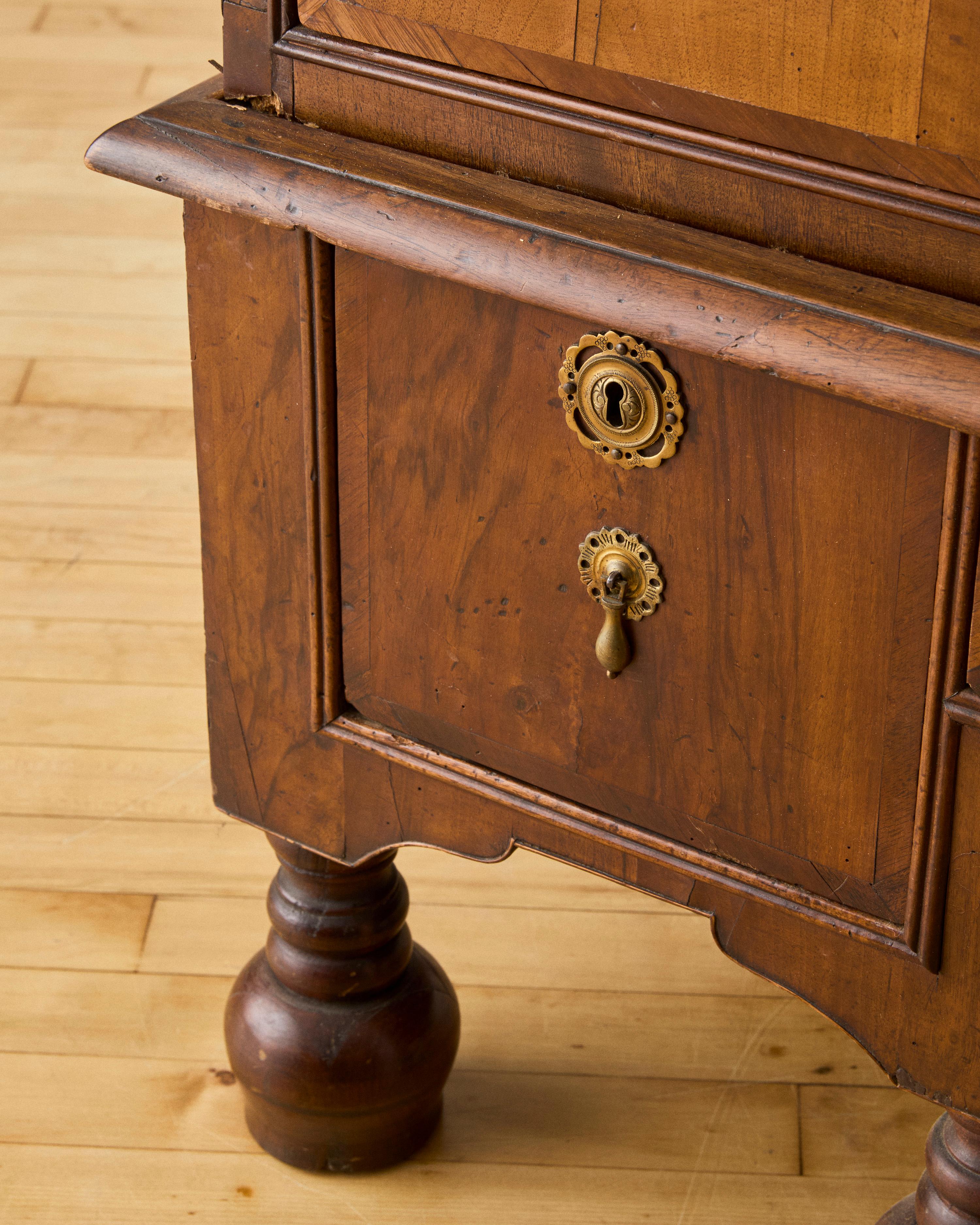William and Mary Walnut Chest with teardrop feet In Good Condition In Long Island City, NY