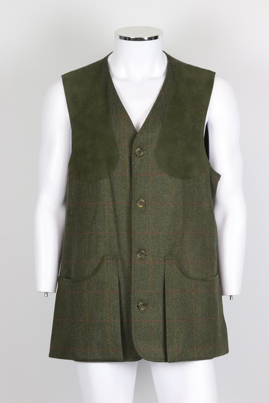William & Son men's checked wool blend tweed vest. Green, yellow and red. Sleeveless, v-neck. Button fastening at front. 100% Wool; lining: 100% viscose. Size: Large (IT 50, EU 50, UK/US Chest 40). Chest: 44.4 in. Waist: 44 in. Hips: 48 in. Length: