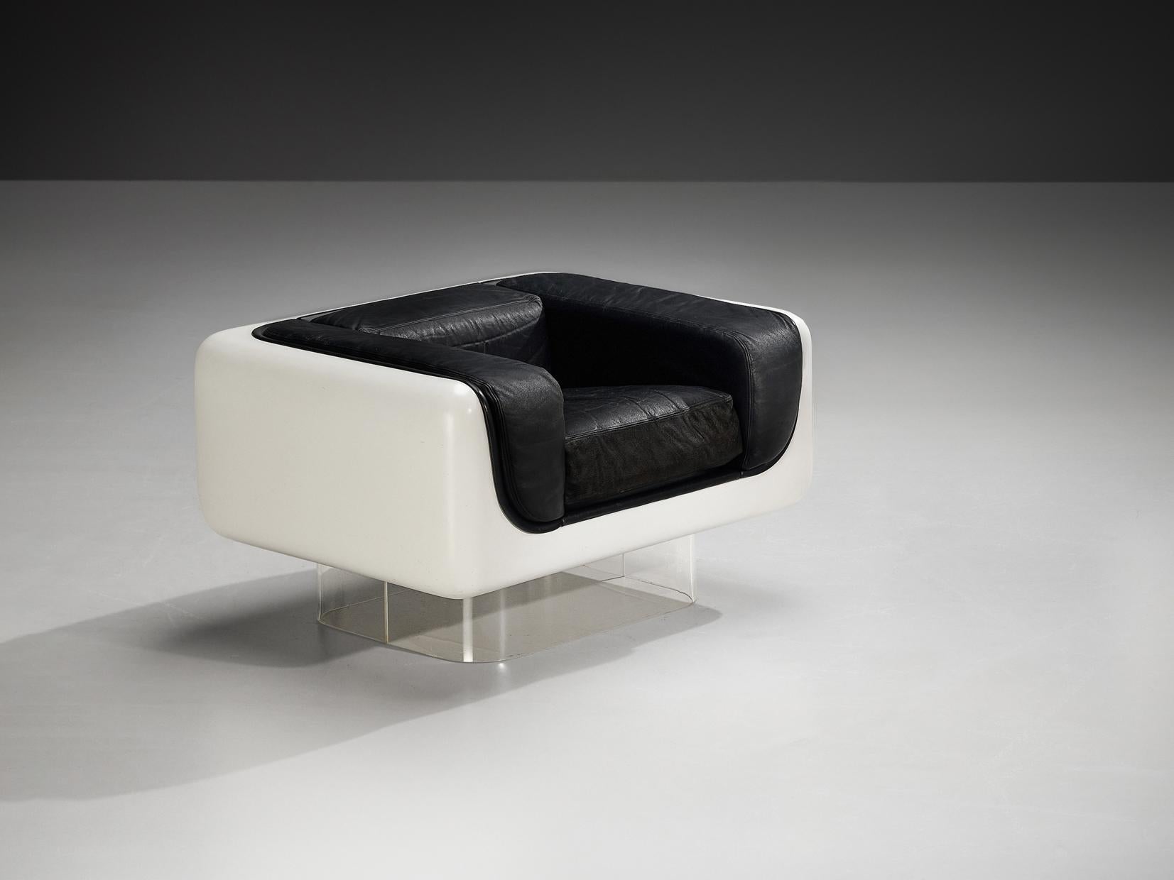 William C. Andrus for Steelcase, lounge chair, lacquered fiberglass, plexiglass, leather, United States, 1970s

Lovely space age easy chair designed by William C. Andrus for Steelcase in the 1970s. This design truly resembles the ethos of the