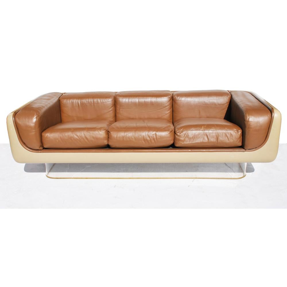 William Andrus steelcase #465 soft seating sofa

Classic early 1970s sofa designed by William C. Andrus for Steelcase Soft Seating Group. The cream fiberglass shells appear to float on a Lucite base. Original leather upholstery. Good