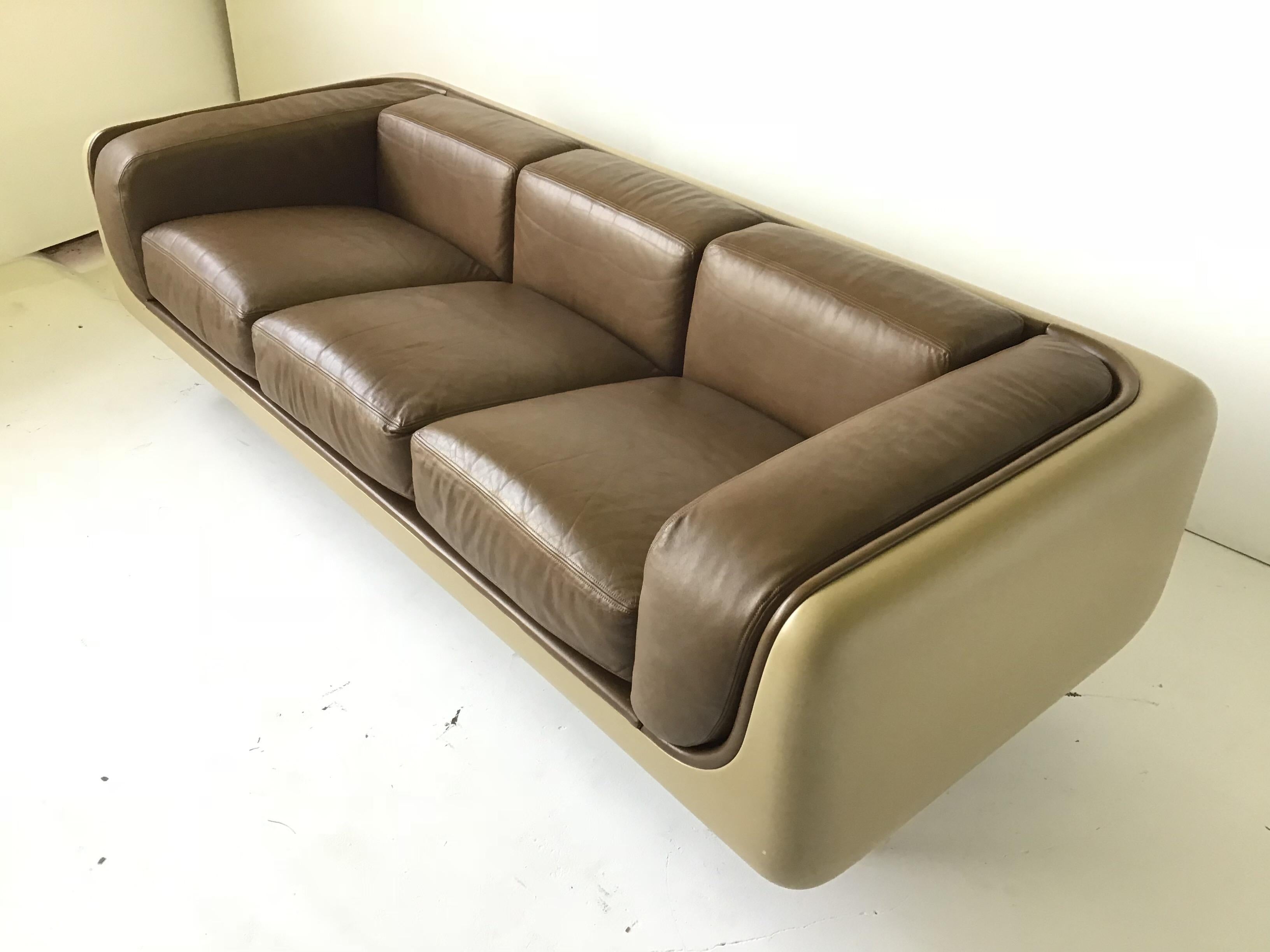 William Andrus Steelcase Leather Sofa In Excellent Condition For Sale In Tulsa, OK