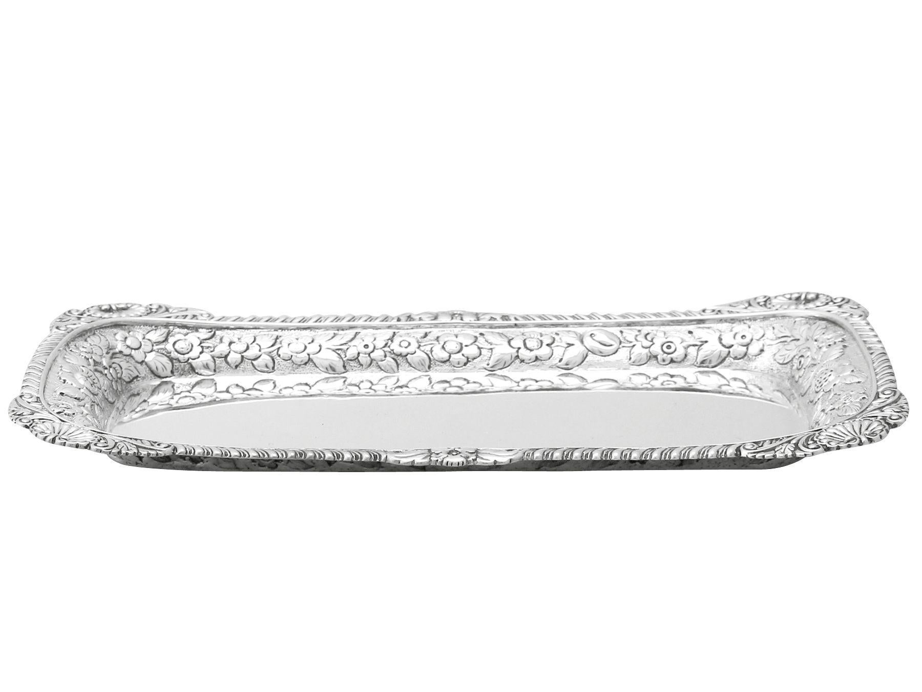 An excellent, fine and impressive antique Georgian English sterling silver snuffer/pen tray made by William Bateman I; an addition to our ornamental silverware collection.

This exceptional antique George III sterling silver snuffer tray has a