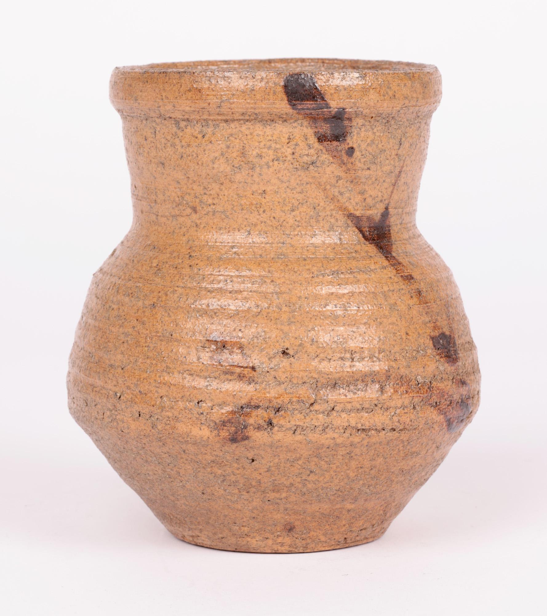 Vaso dipinto Leach Pottery di William Bill Marshall in vendita 4
