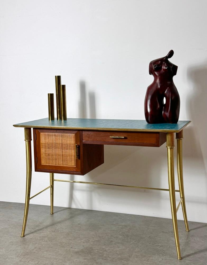 William Billy Haines Messing Klismos Bein Schreibtisch Tisch in Nussbaum und Cane circa 1950s im Angebot 6