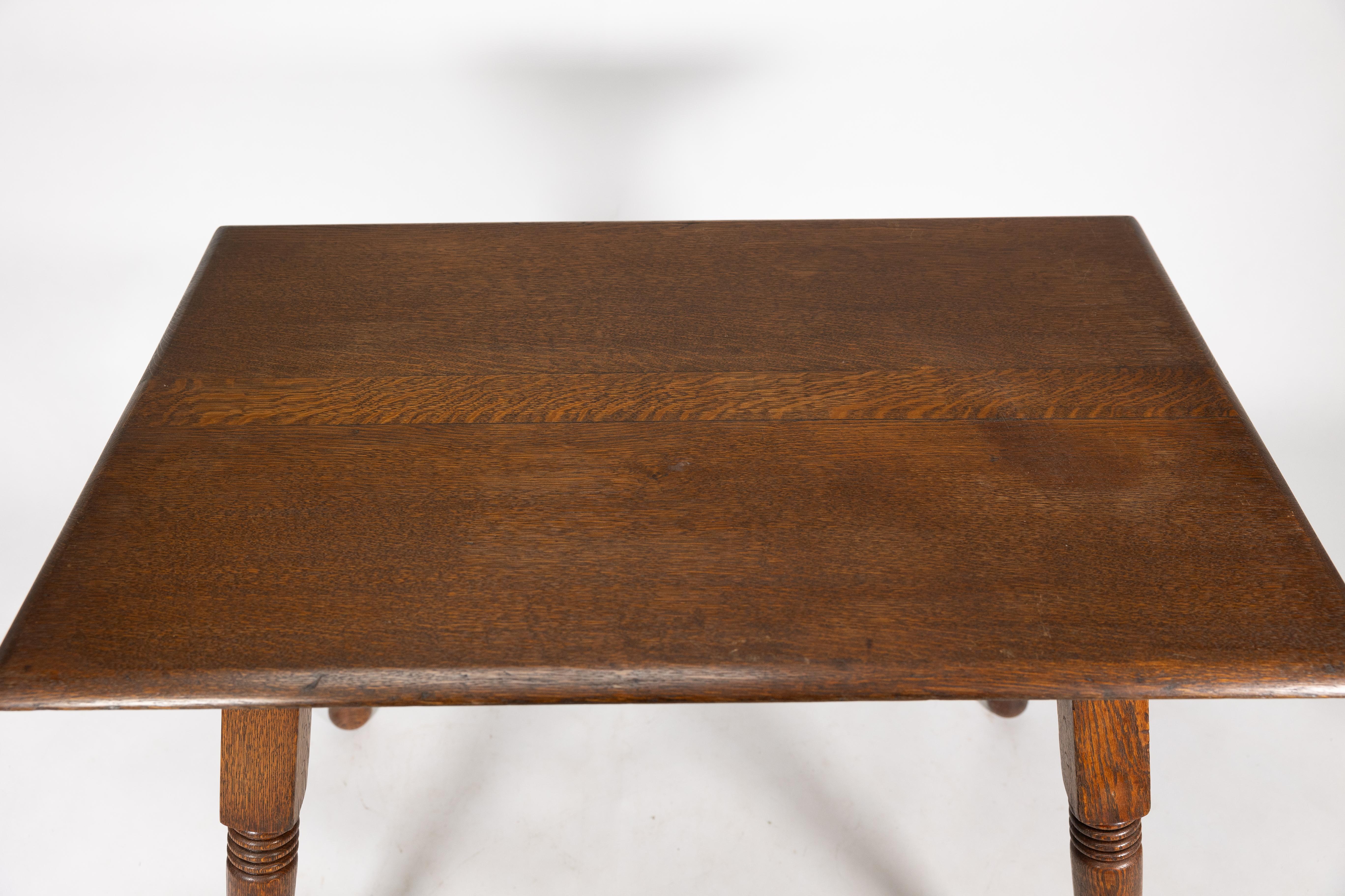 William Birch. Grande table d'appoint en chêne de style Arts and Crafts en vente 4