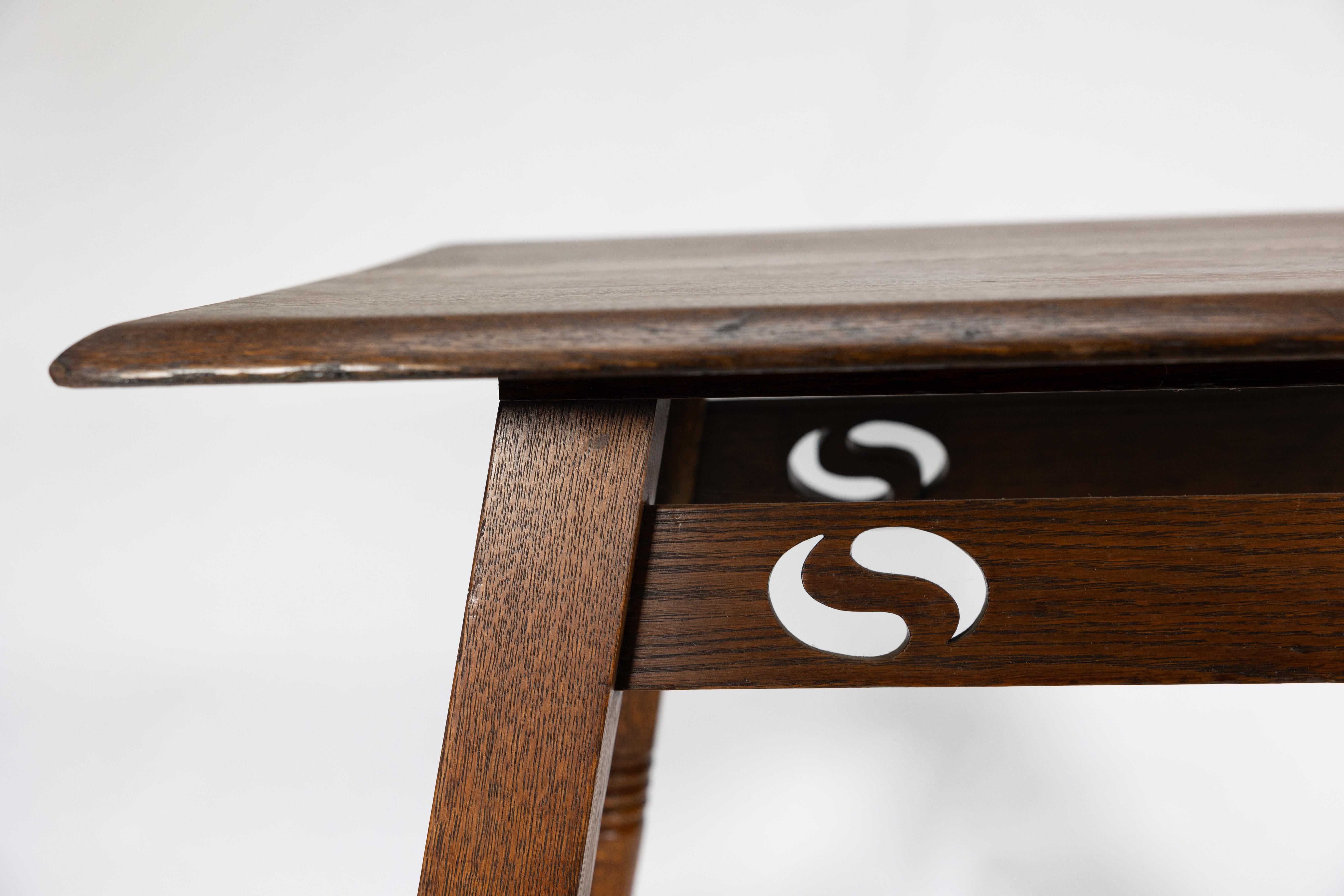 William Birch. Grande table d'appoint en chêne de style Arts and Crafts en vente 6