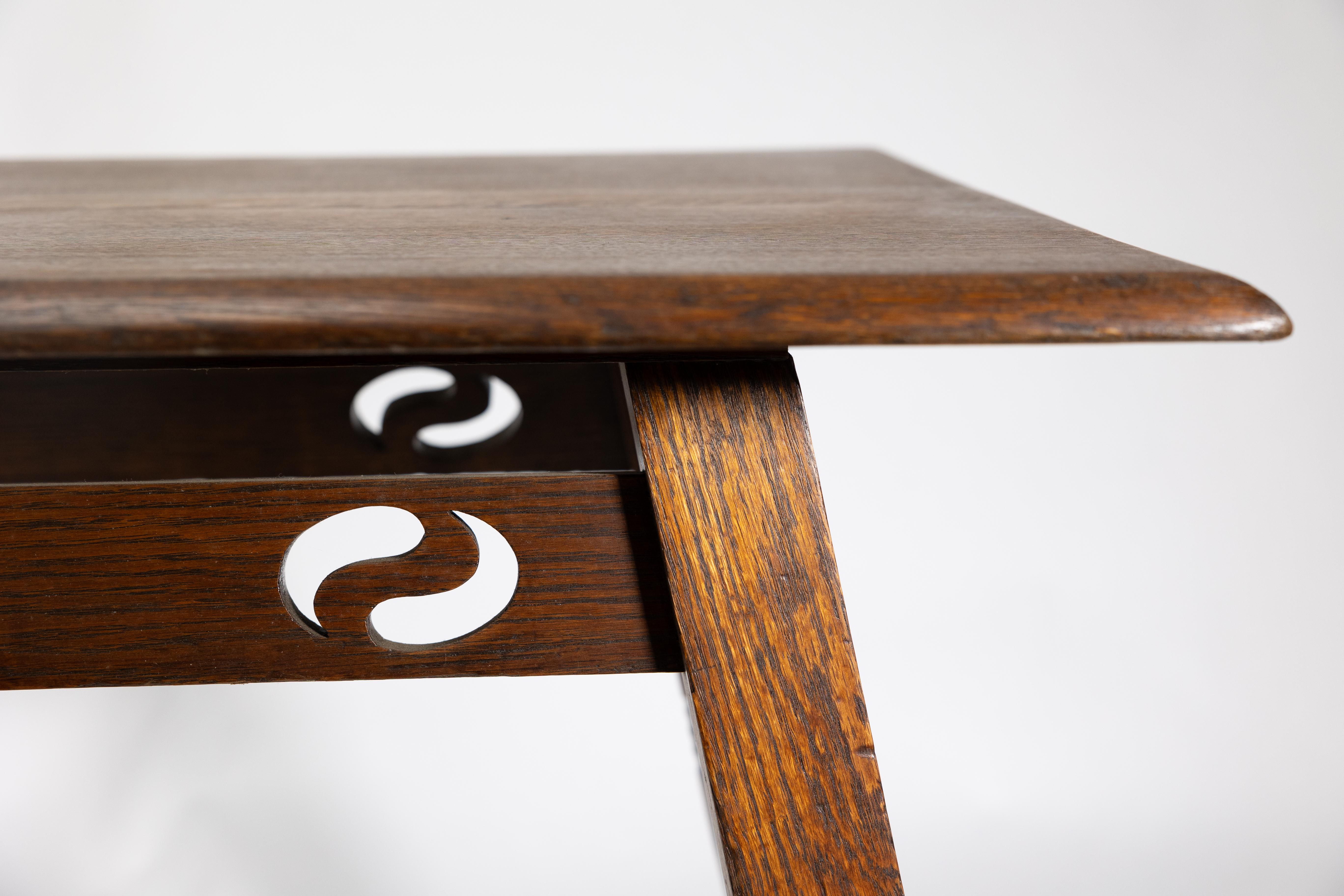 William Birch. Grande table d'appoint en chêne de style Arts and Crafts en vente 7