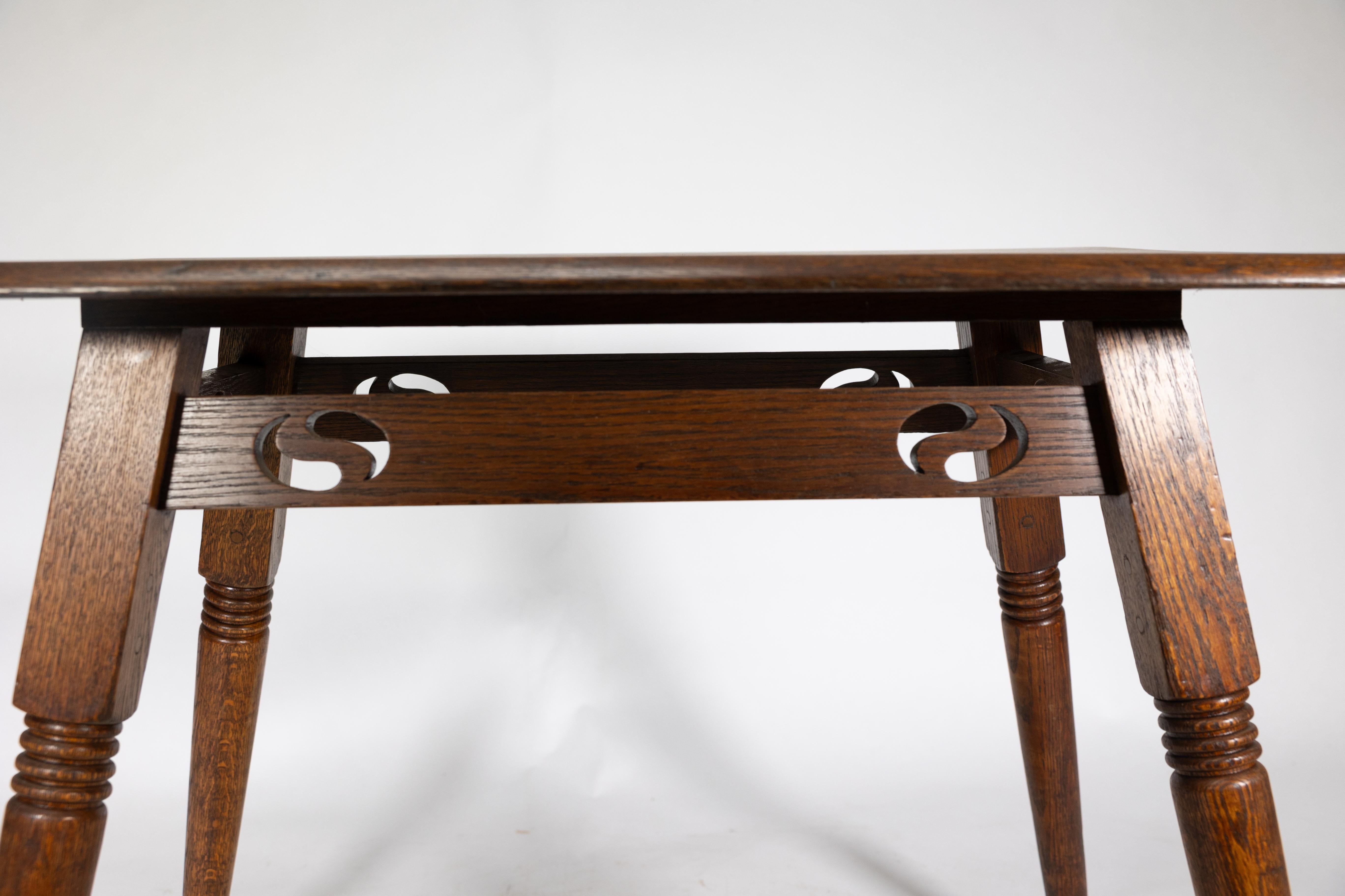 William Birch. Grande table d'appoint en chêne de style Arts and Crafts en vente 8
