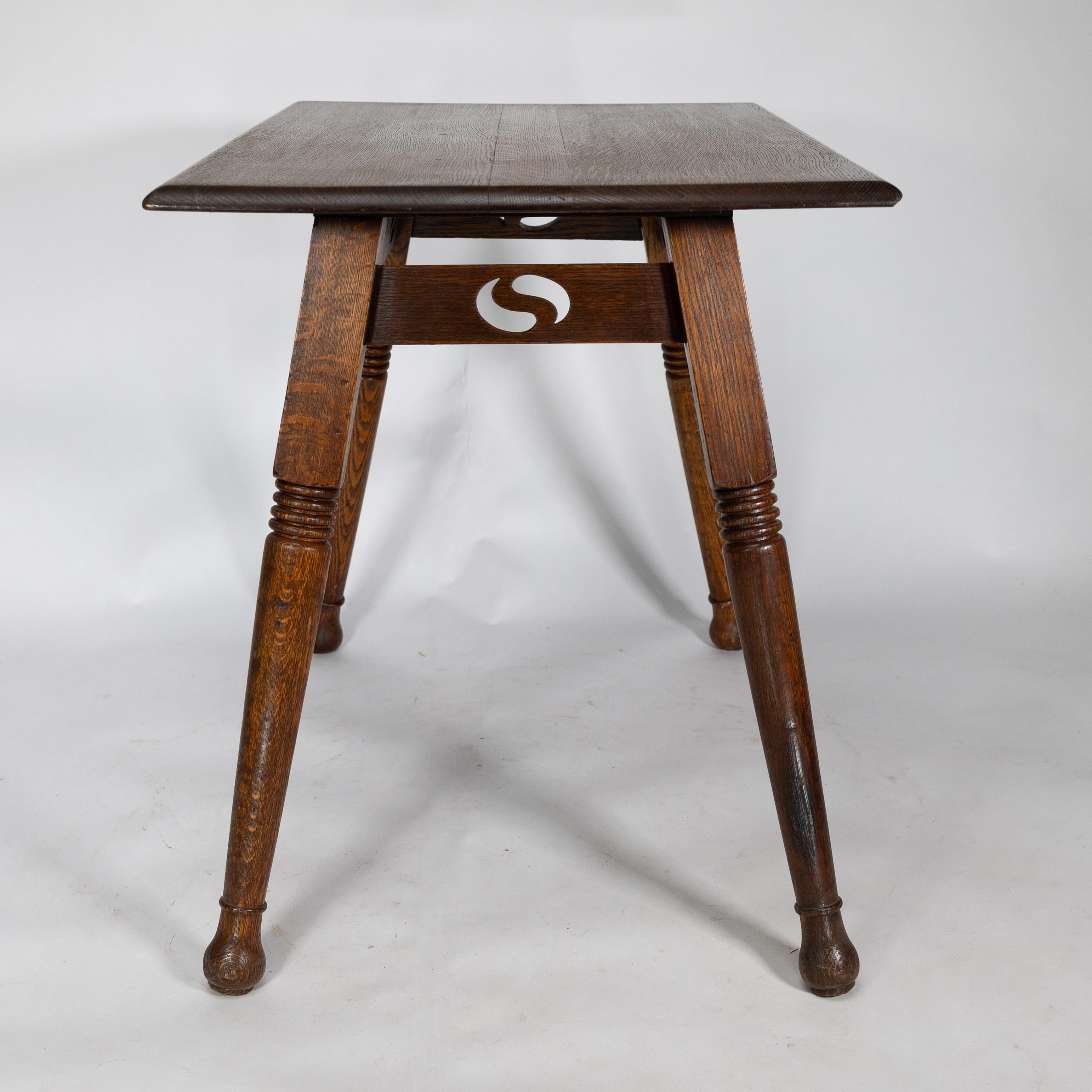 Anglais William Birch. Grande table d'appoint en chêne de style Arts and Crafts en vente