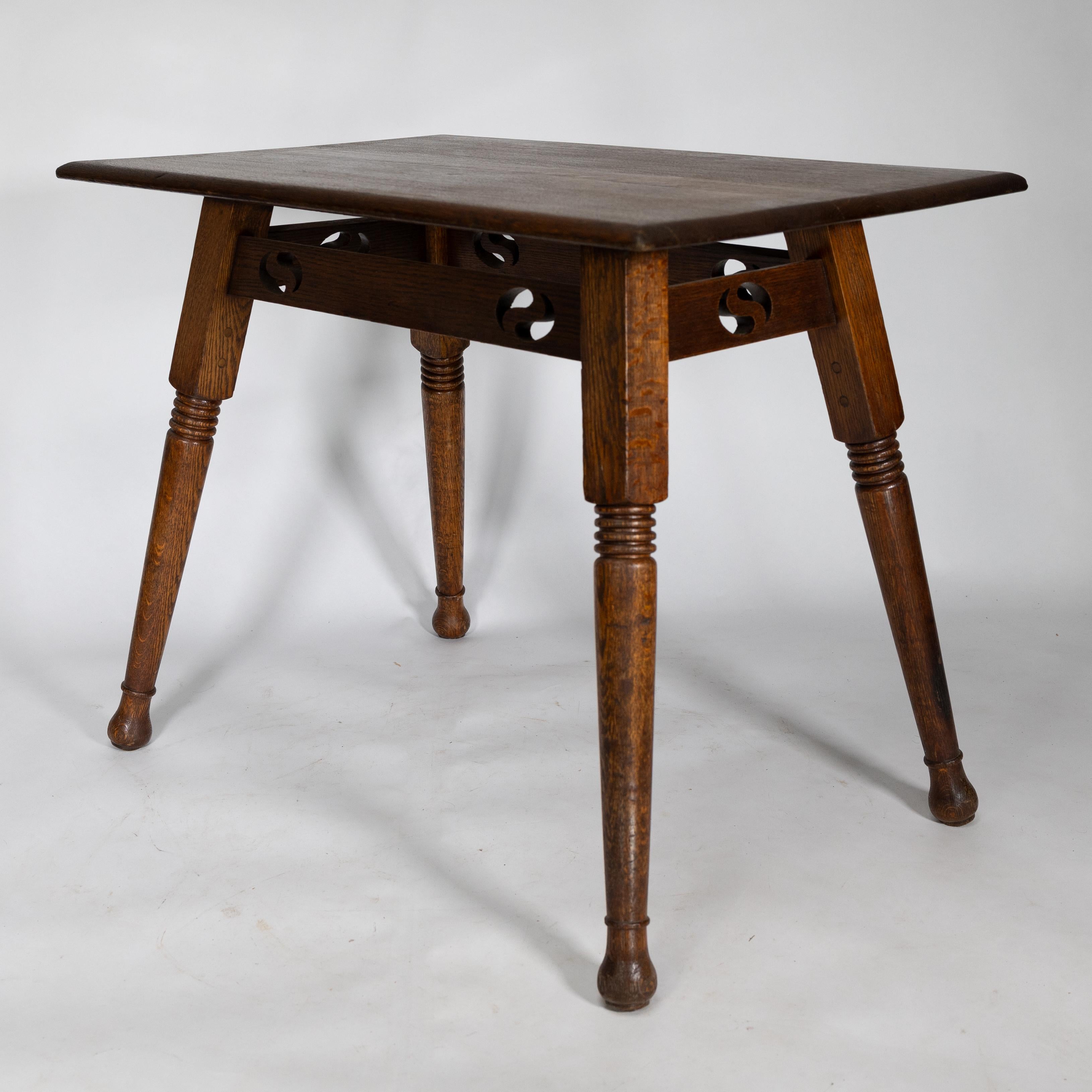 William Birch. Grande table d'appoint en chêne de style Arts and Crafts Bon état - En vente à London, GB