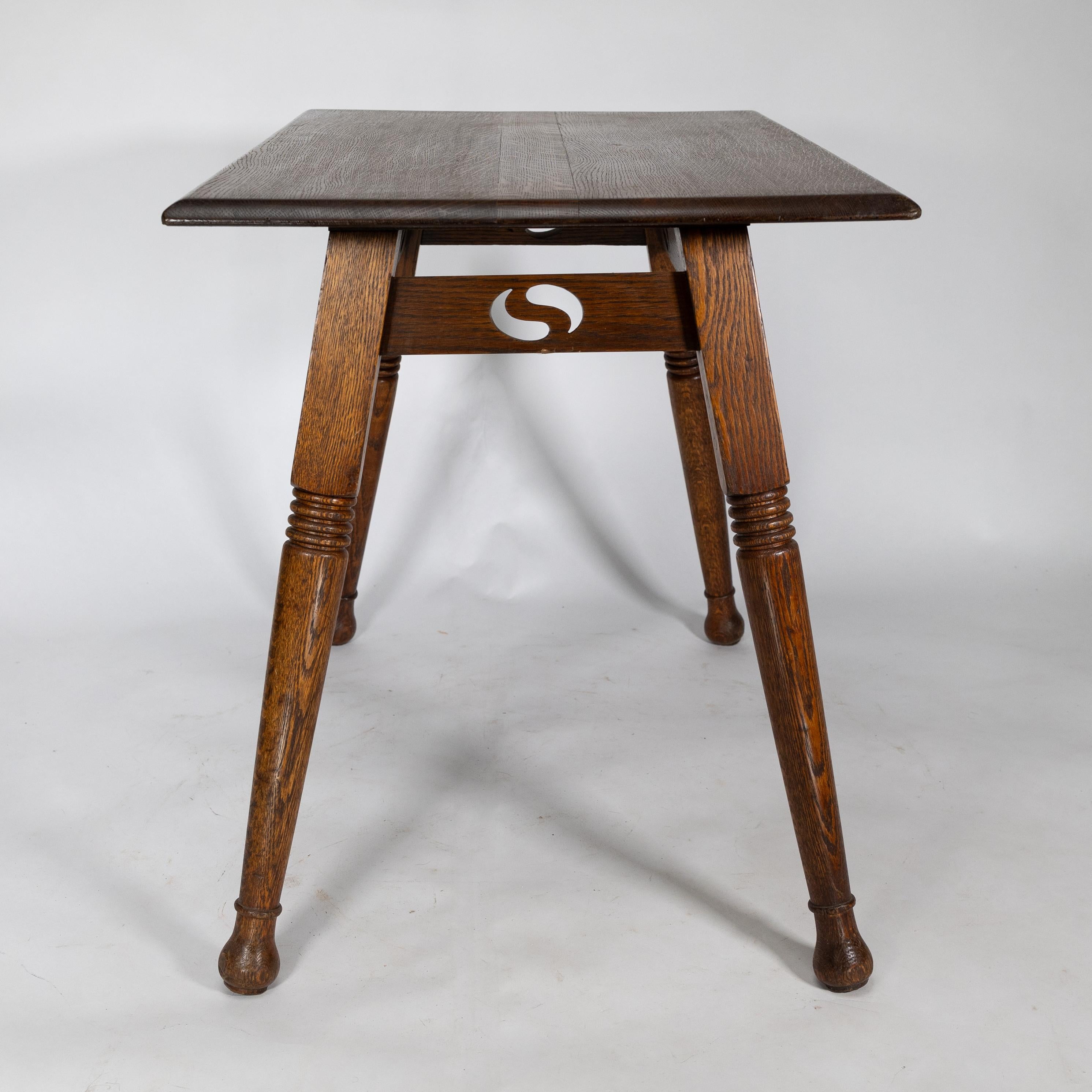 William Birch. Grande table d'appoint en chêne de style Arts and Crafts en vente 1