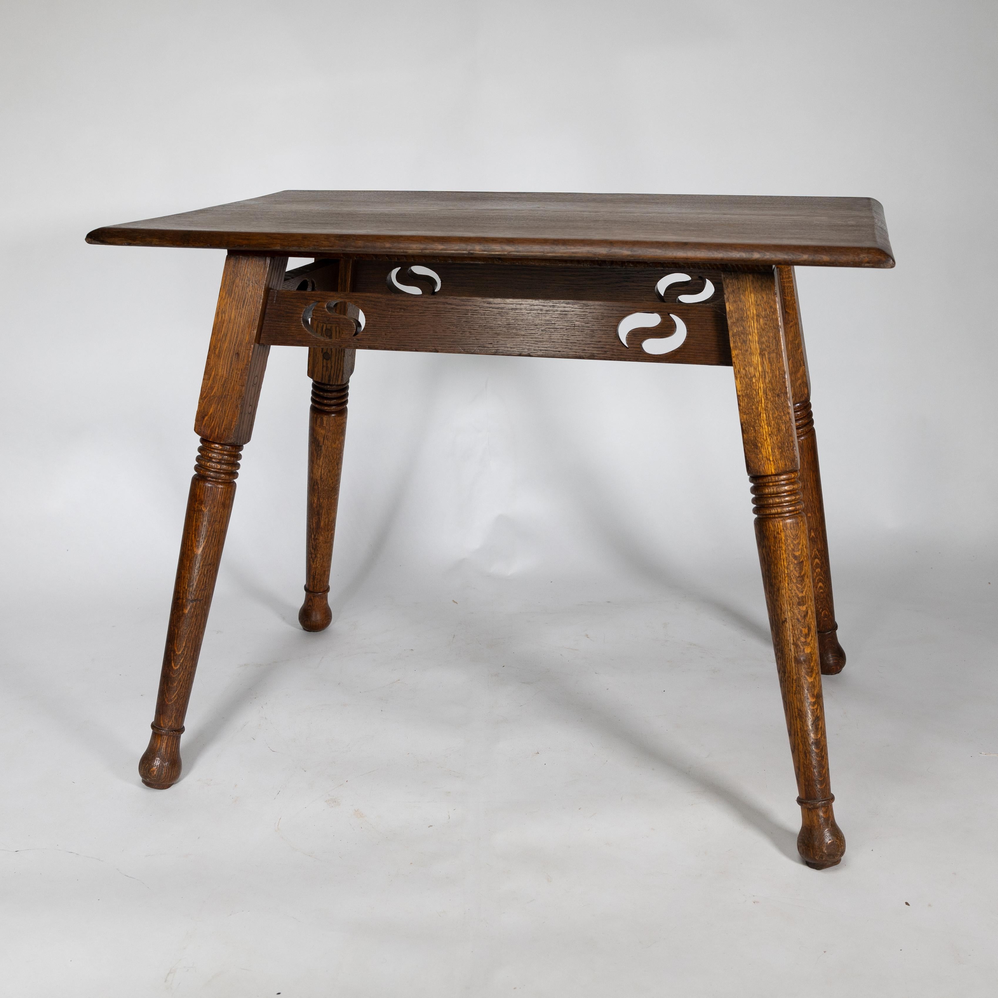 William Birch. Grande table d'appoint en chêne de style Arts and Crafts en vente 3