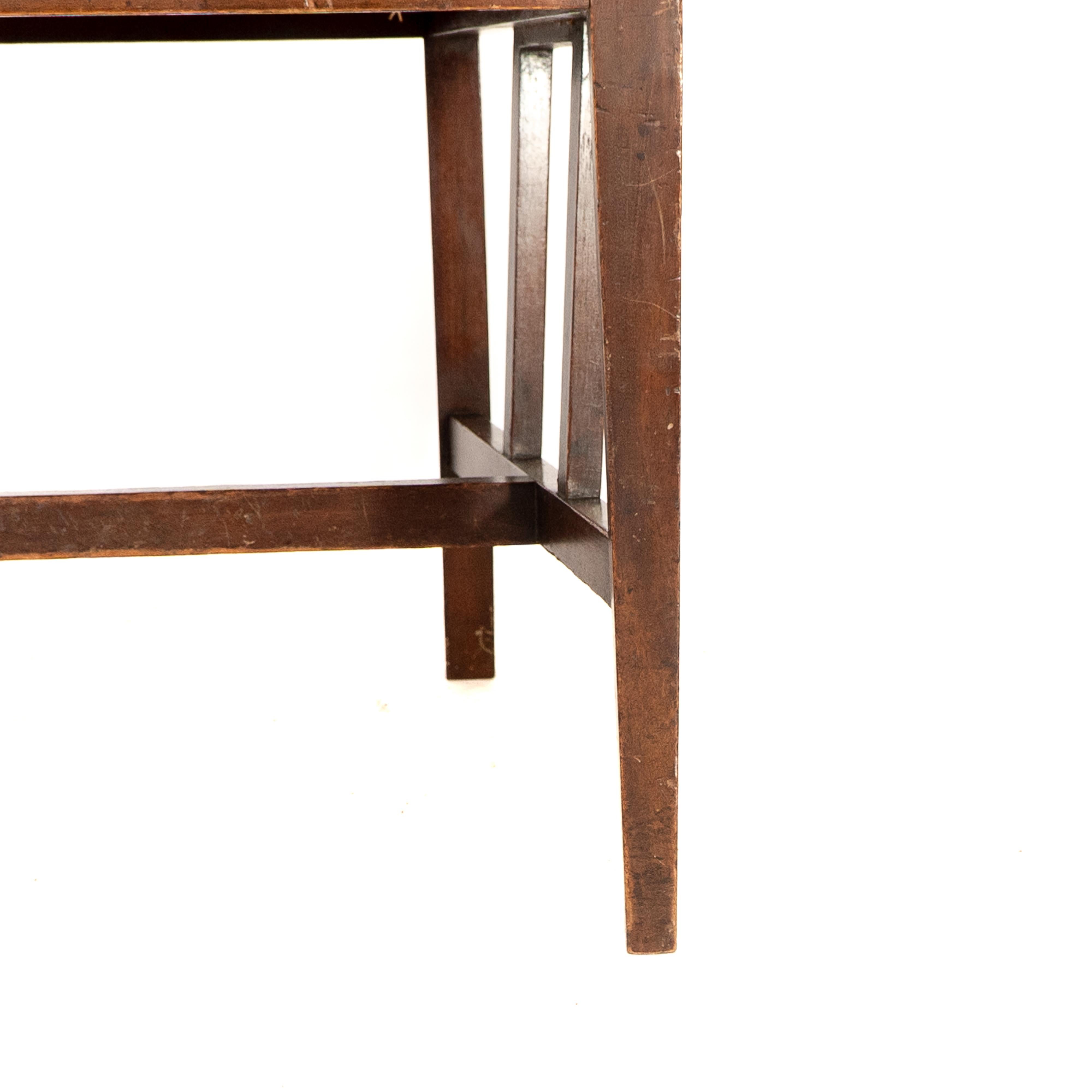 William Birch. Una poltrona in noce dell'Aesthetic Movement con terminali a sfera torniti in vendita 10