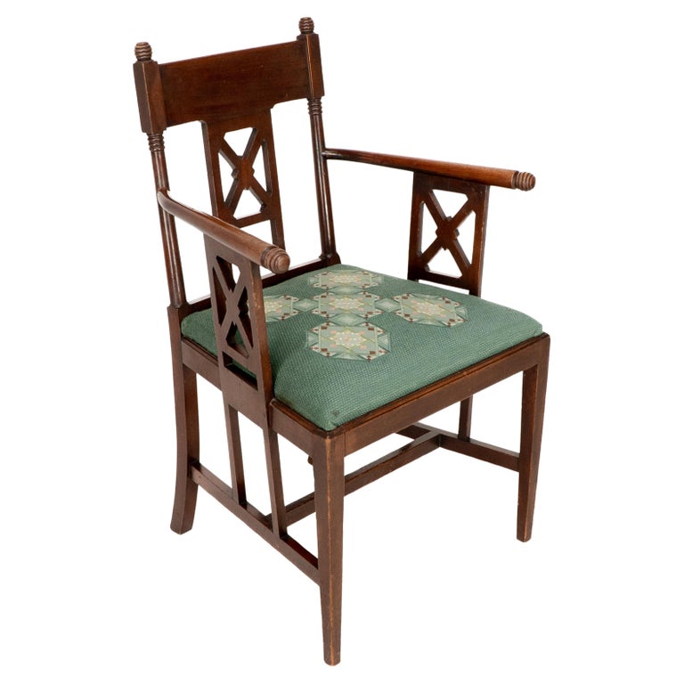 William Birch. Ein Aesthetic Movement Sessel aus Nussbaum mit gedrechselten Kugelknäufen im Angebot bei 1stDibs Deutschland