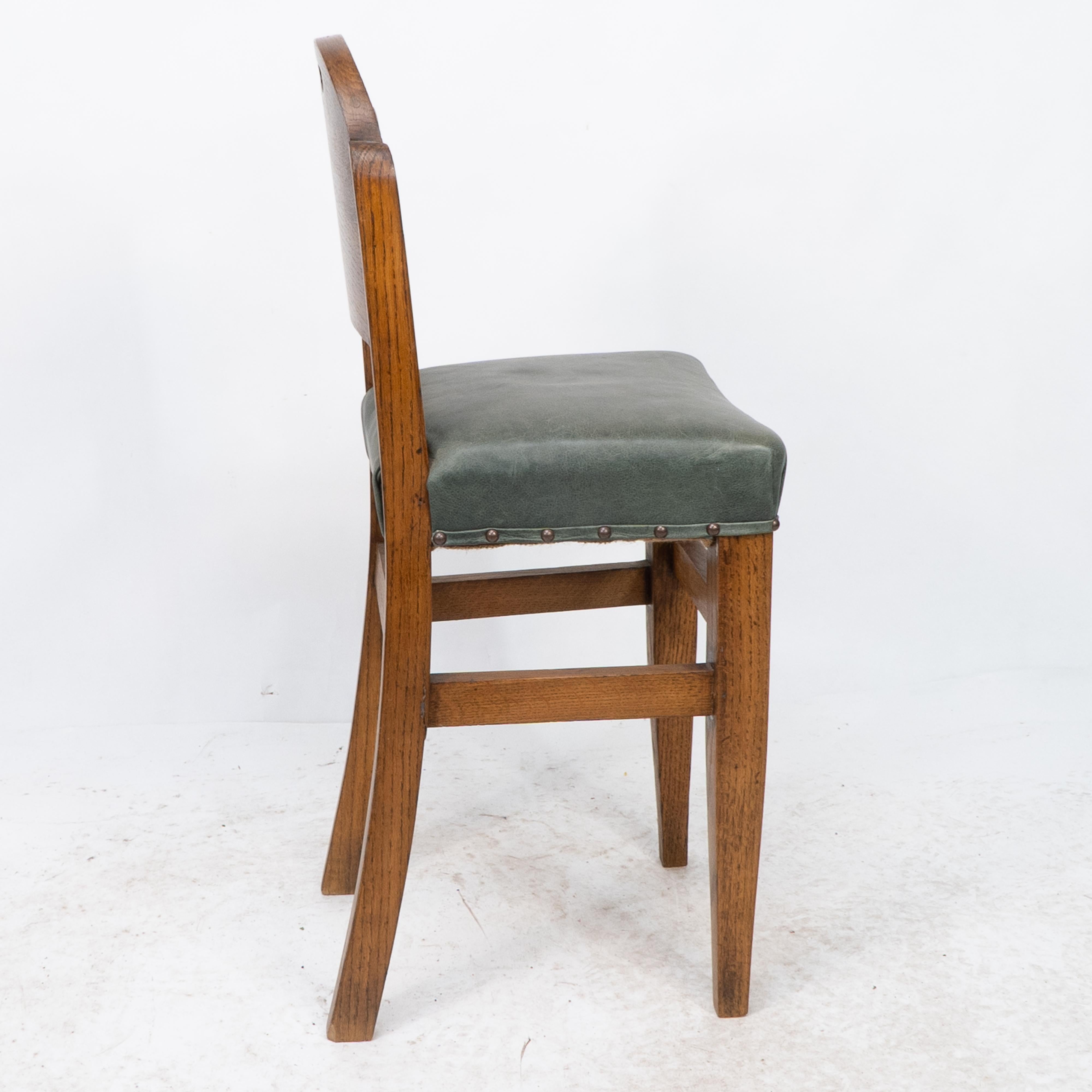 William Birch. An Arts & Crafts high seat music chair with leather seat In Good Condition For Sale In London, GB