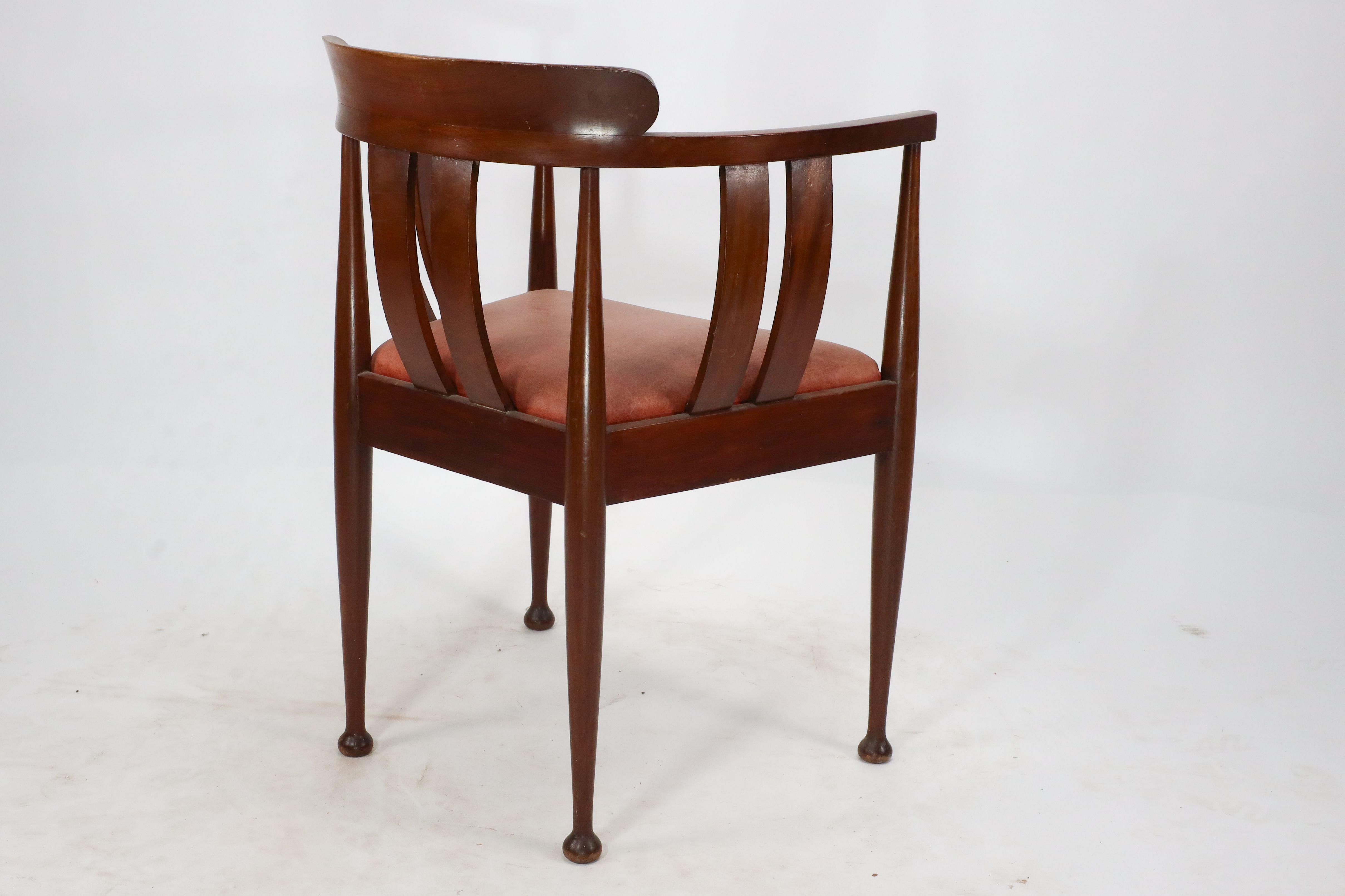 Début du 20ème siècle William Birch (probablement). Fauteuil en noyer de style Arts and Crafts en vente