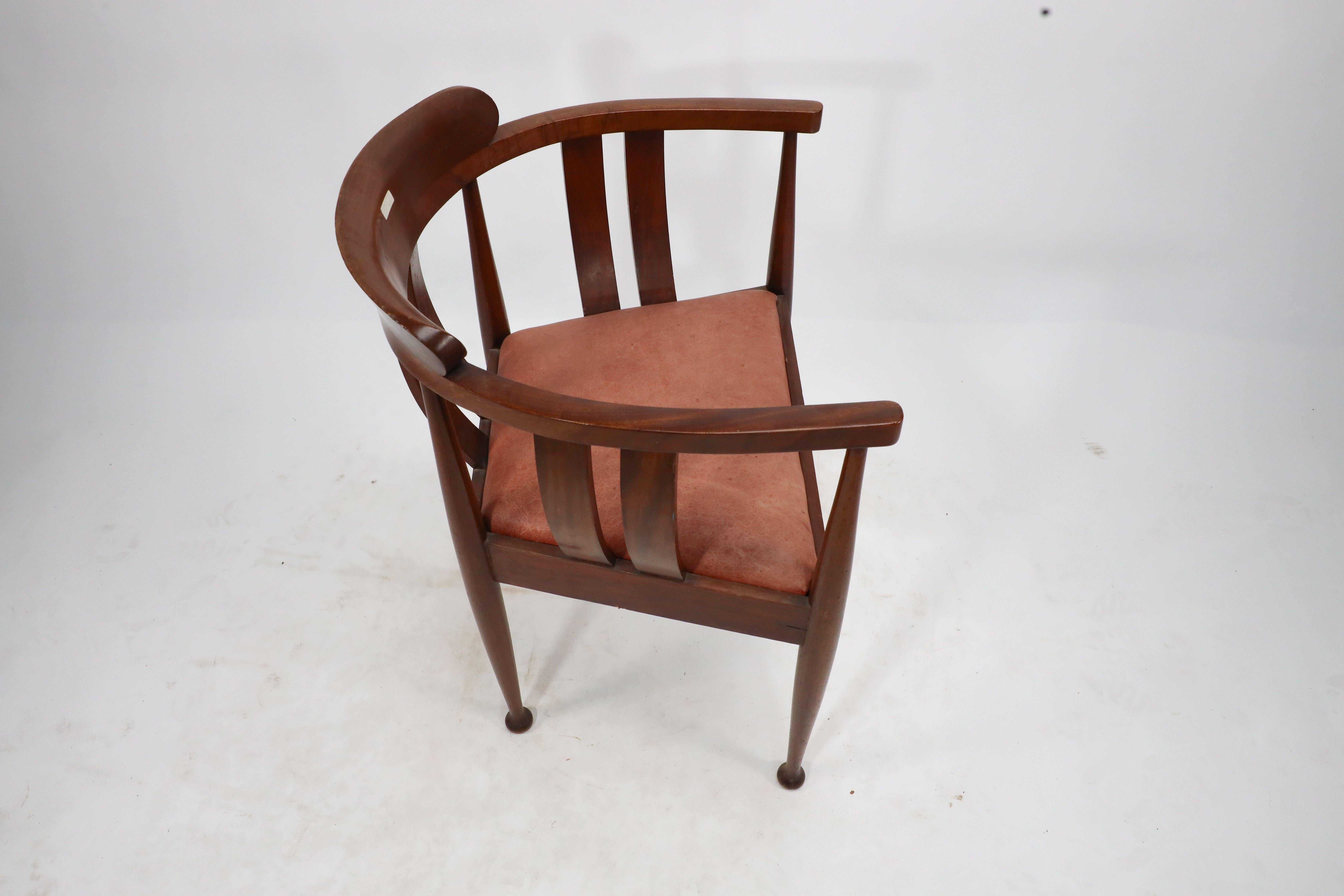 William Birch (probablement). Fauteuil en noyer de style Arts and Crafts en vente 1