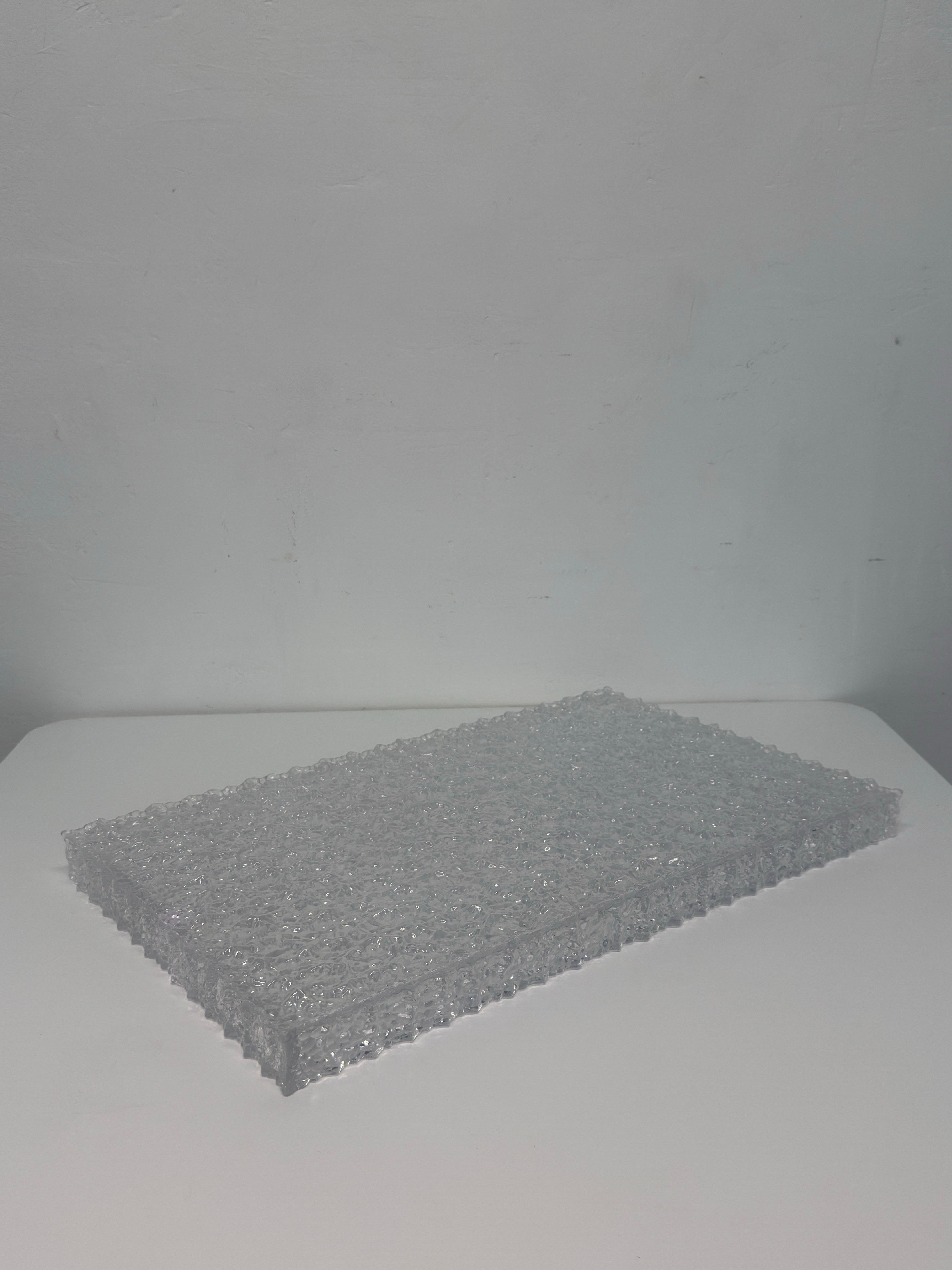 William Bounds Grainware Faceted Lucite Service Tray, 1960s In Good Condition For Sale In Miami, FL