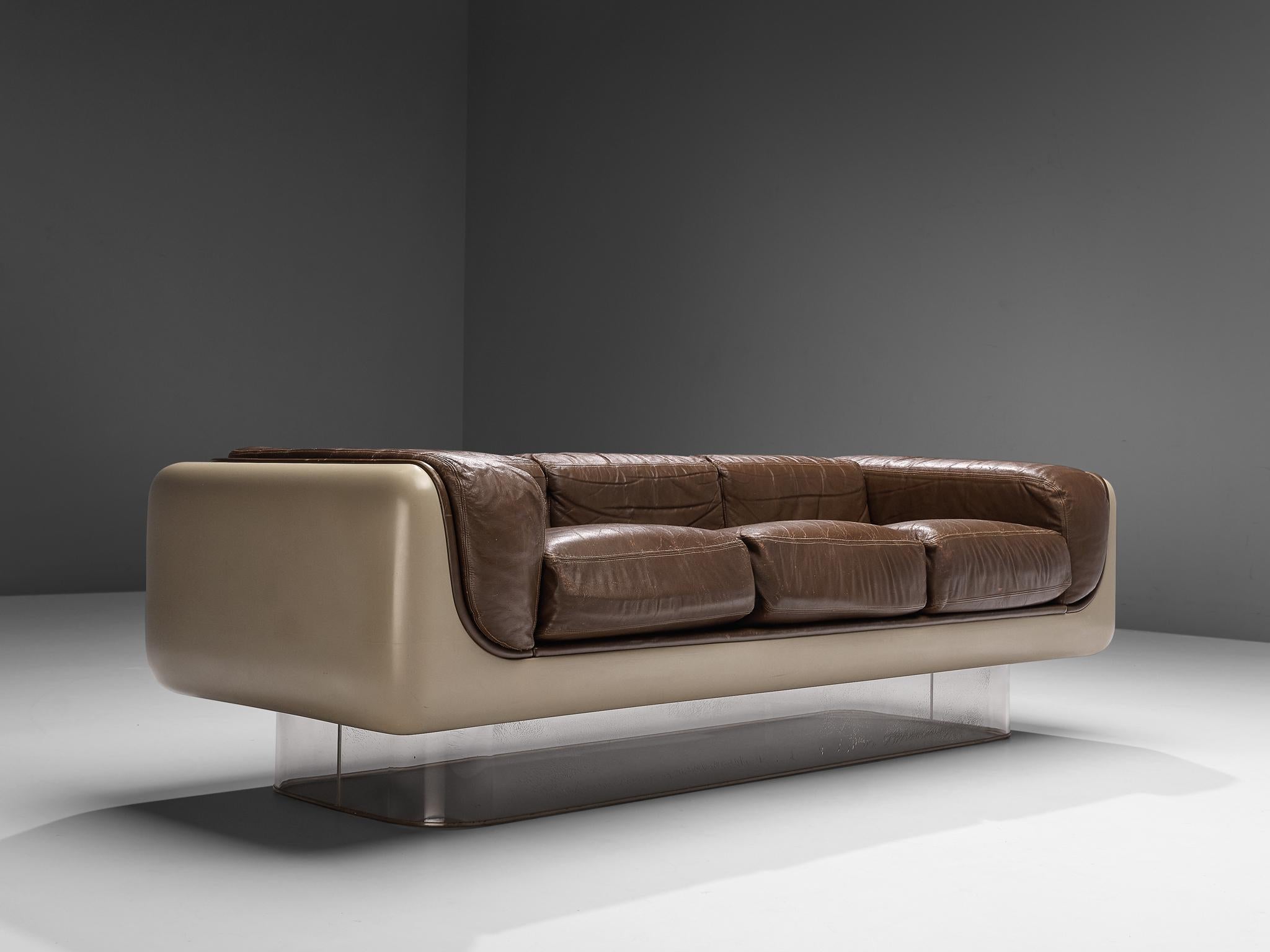 William C. Andrus for Steelcase, three-seat sofa, fiberglass, lucite, leather, United States, 1970s

The bright brown fiberglass shell rests on a transparent lucite base. Brown leather cushions are placed in the shell and provide great comfort. This