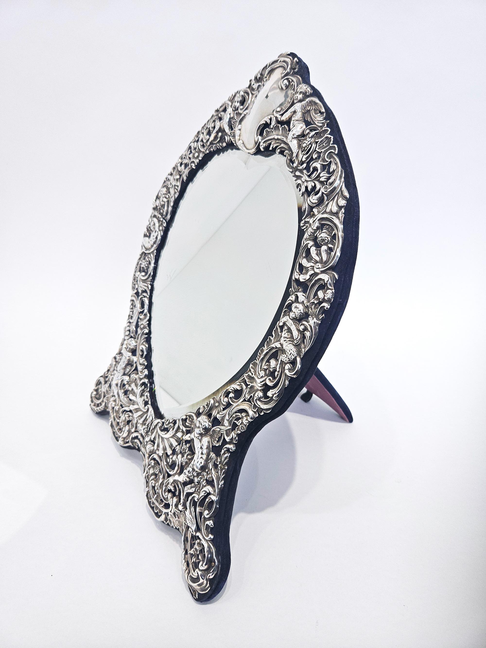 Tardo vittoriano Specchio da toilette in argento a forma di cuore di William Comyns, Londra 1906 in vendita