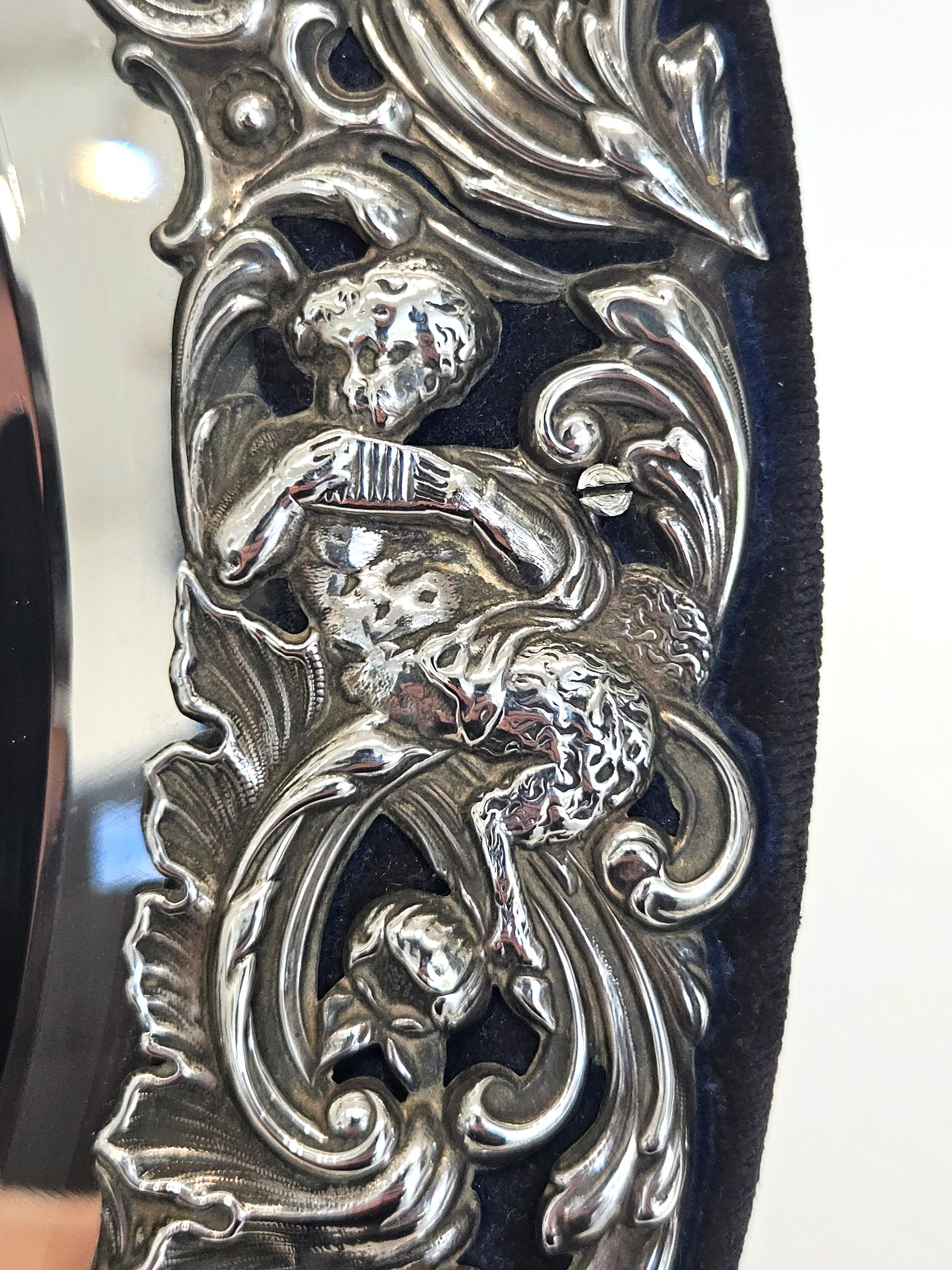 Tardo vittoriano William Comyns Grande specchio da toeletta in argento a forma di cuore, Londra 1895 in vendita