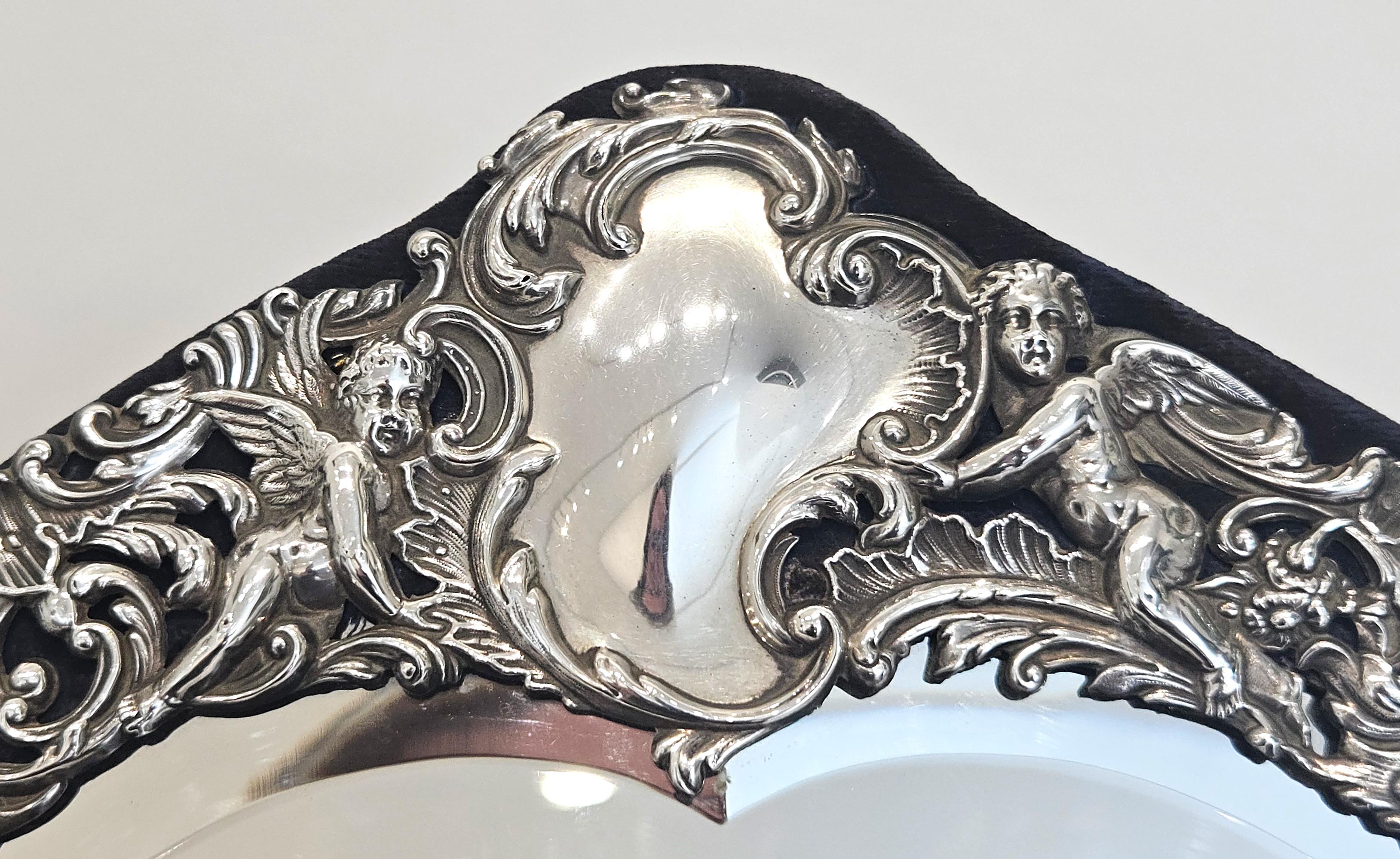 William Comyns Grande specchio da toeletta in argento a forma di cuore, Londra 1895 In condizioni buone in vendita a London, GB
