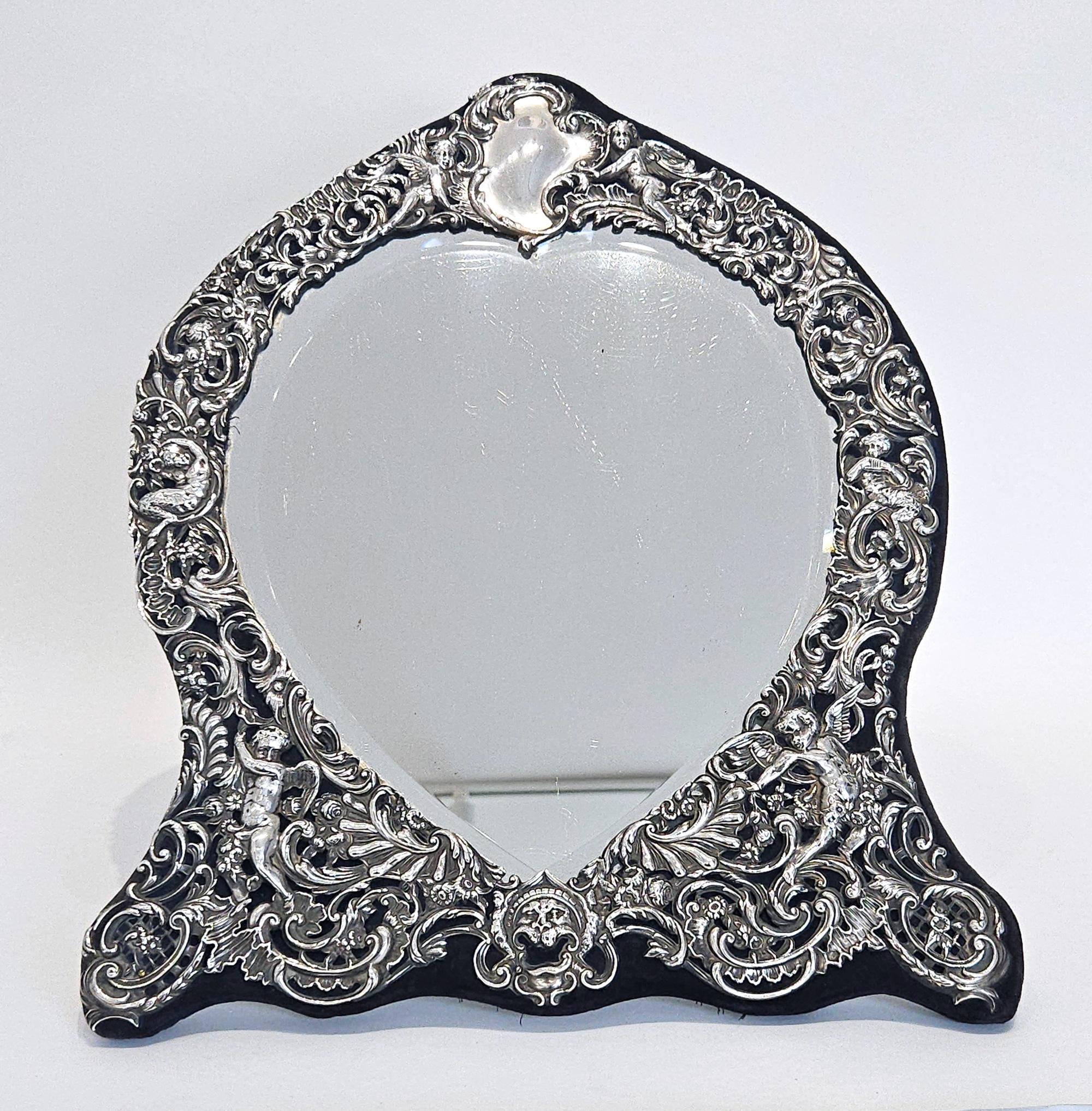 William Comyns Grande specchio da toeletta in argento a forma di cuore, Londra 1895 in vendita 1