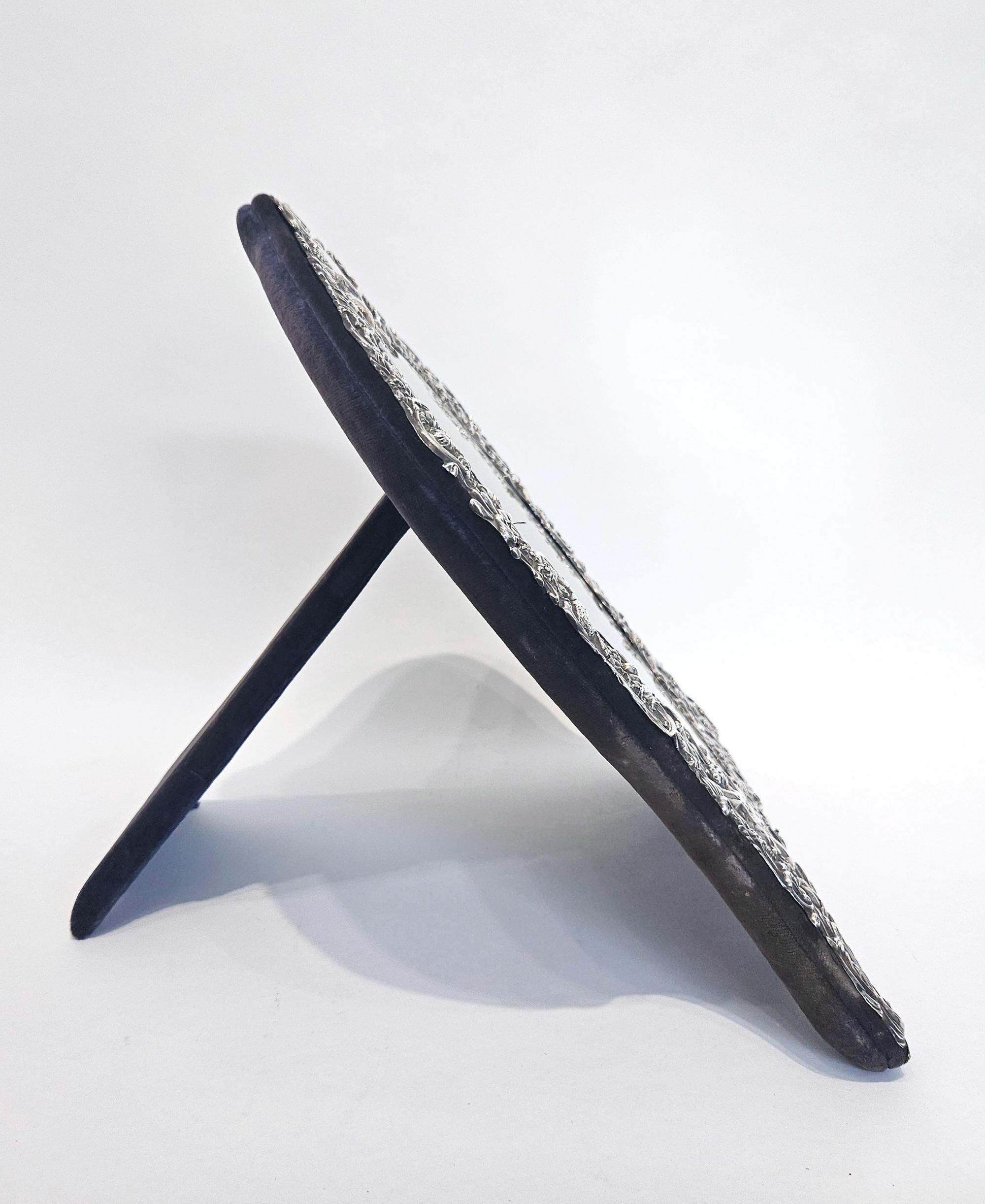 William Comyns Grande specchio da toeletta in argento a forma di cuore, Londra 1895 in vendita 2