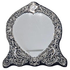 William Comyns Grande specchio da toeletta in argento a forma di cuore, Londra 1895