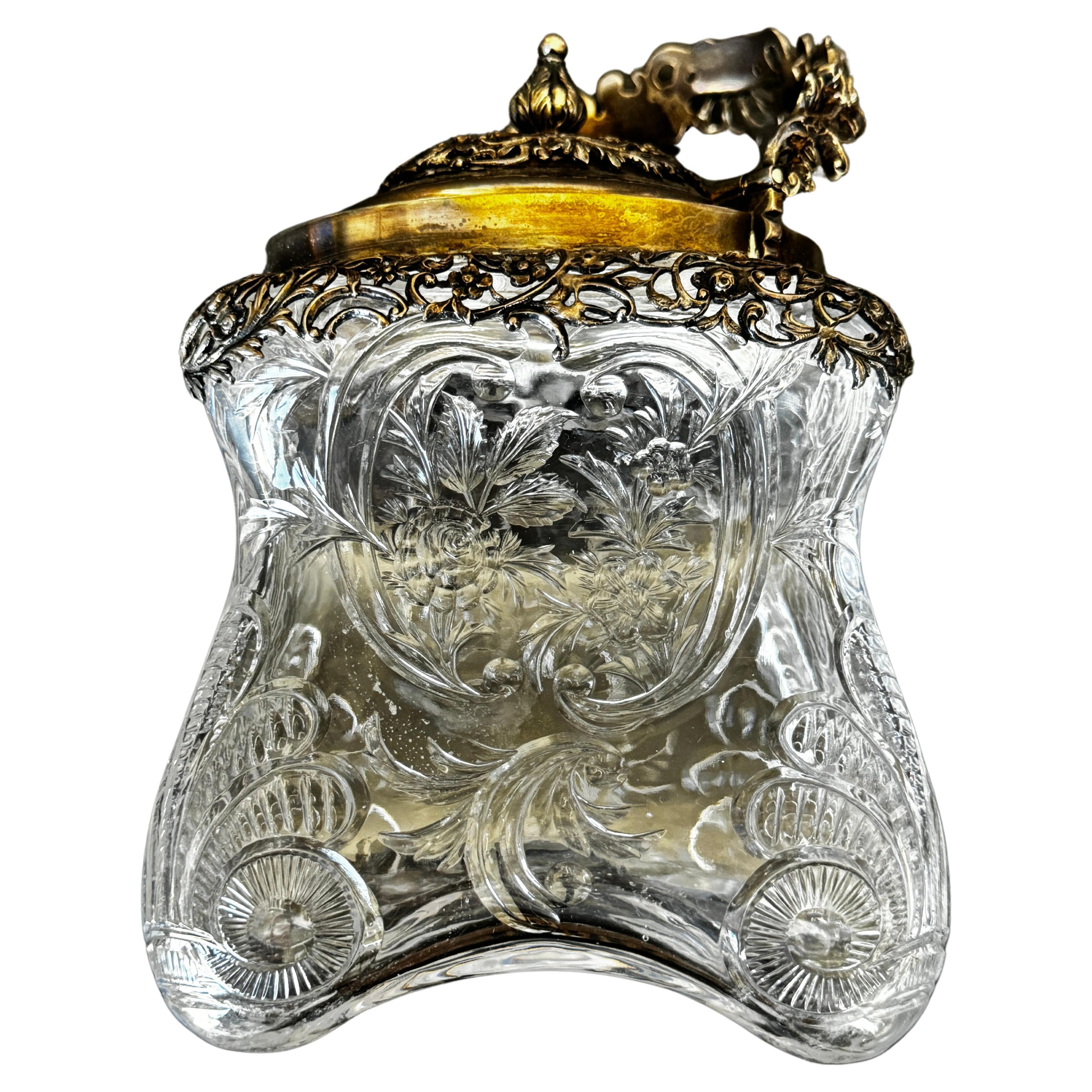 Pot à biscuits William Comyns & Sons, 1900, Londres

5,25 x 2,25 x 9 