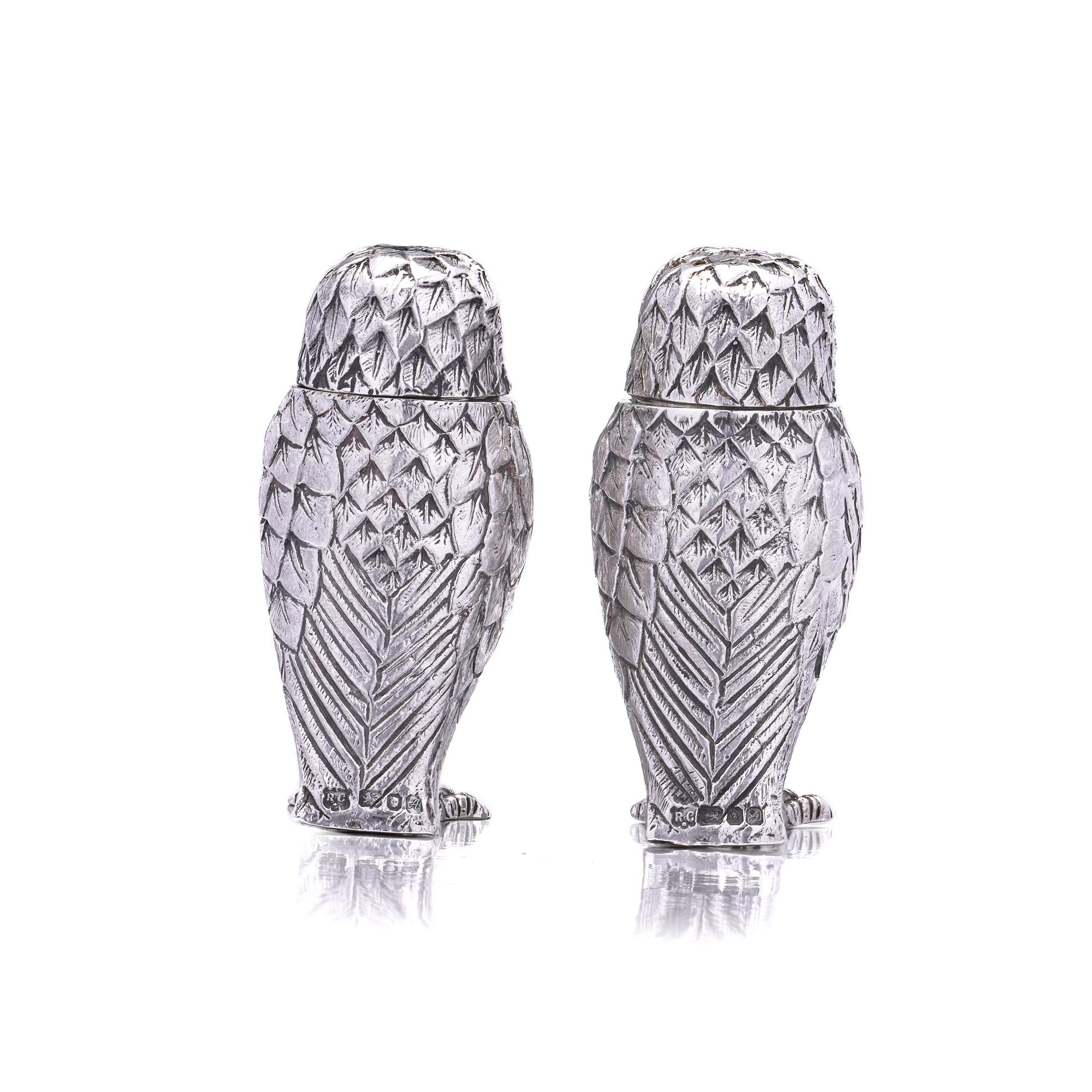 Fine XX secolo William Comyns & Sons Ltd: gufo in argento sterling per sale e pepe, 1975 in vendita