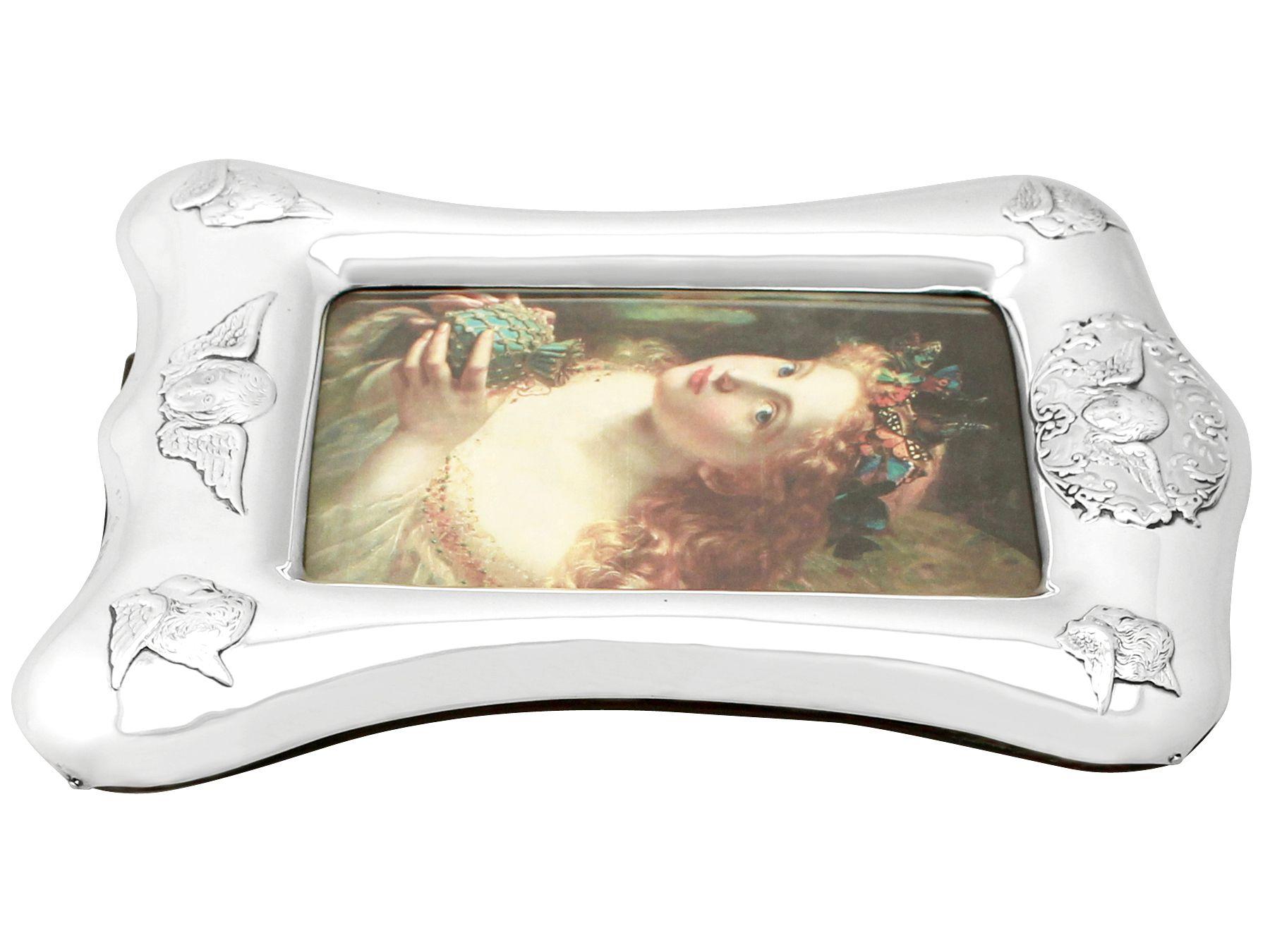 Late 19th Century William Comyns & Sons Victorian 1896 Sterling Silver Photograph Frame For Sale