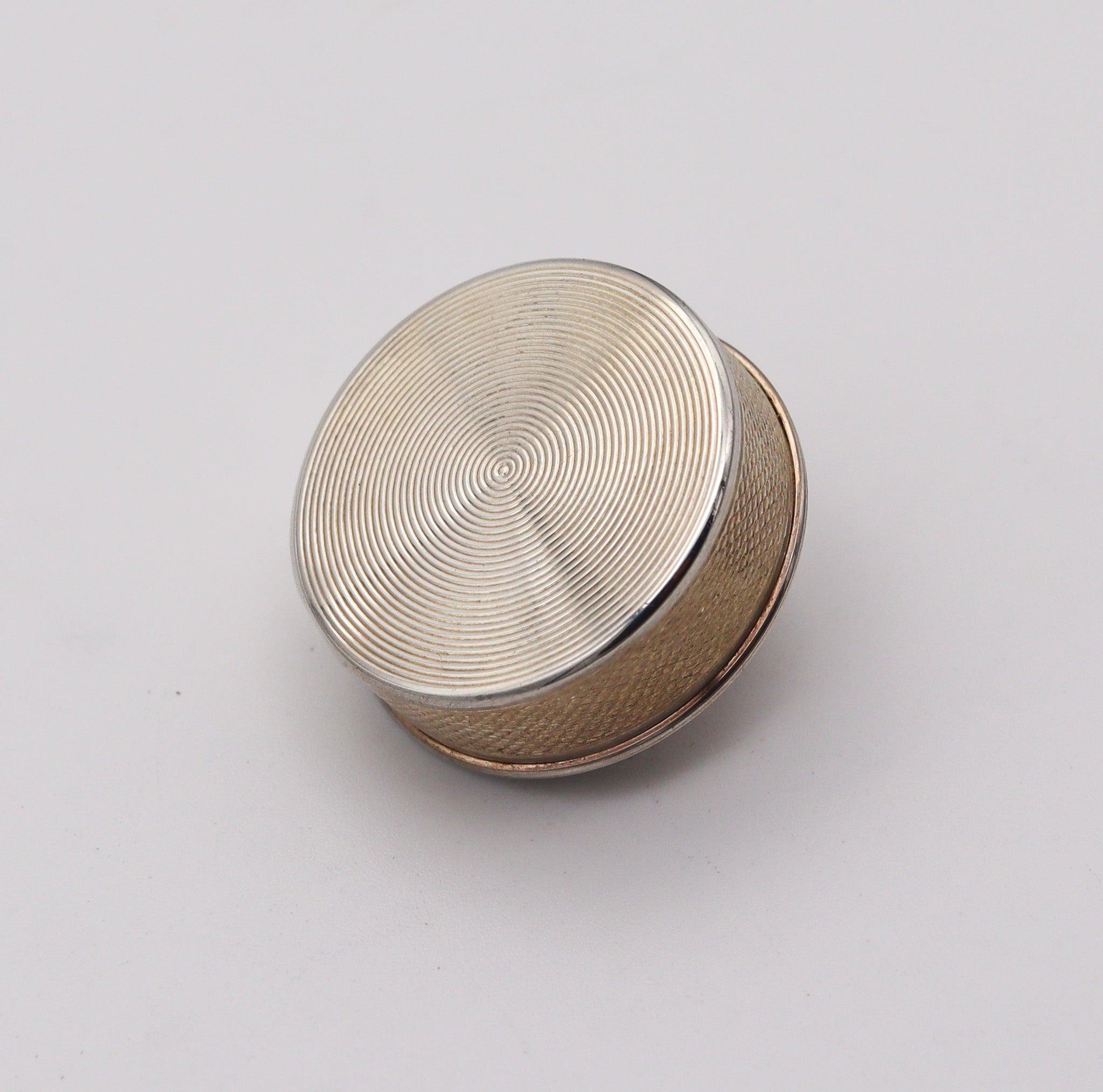 WILLIAM DAVENPORT & CO. 1948 Birmingham Pill Box In .925 Sterling Silver In Excellent Condition In Miami, FL