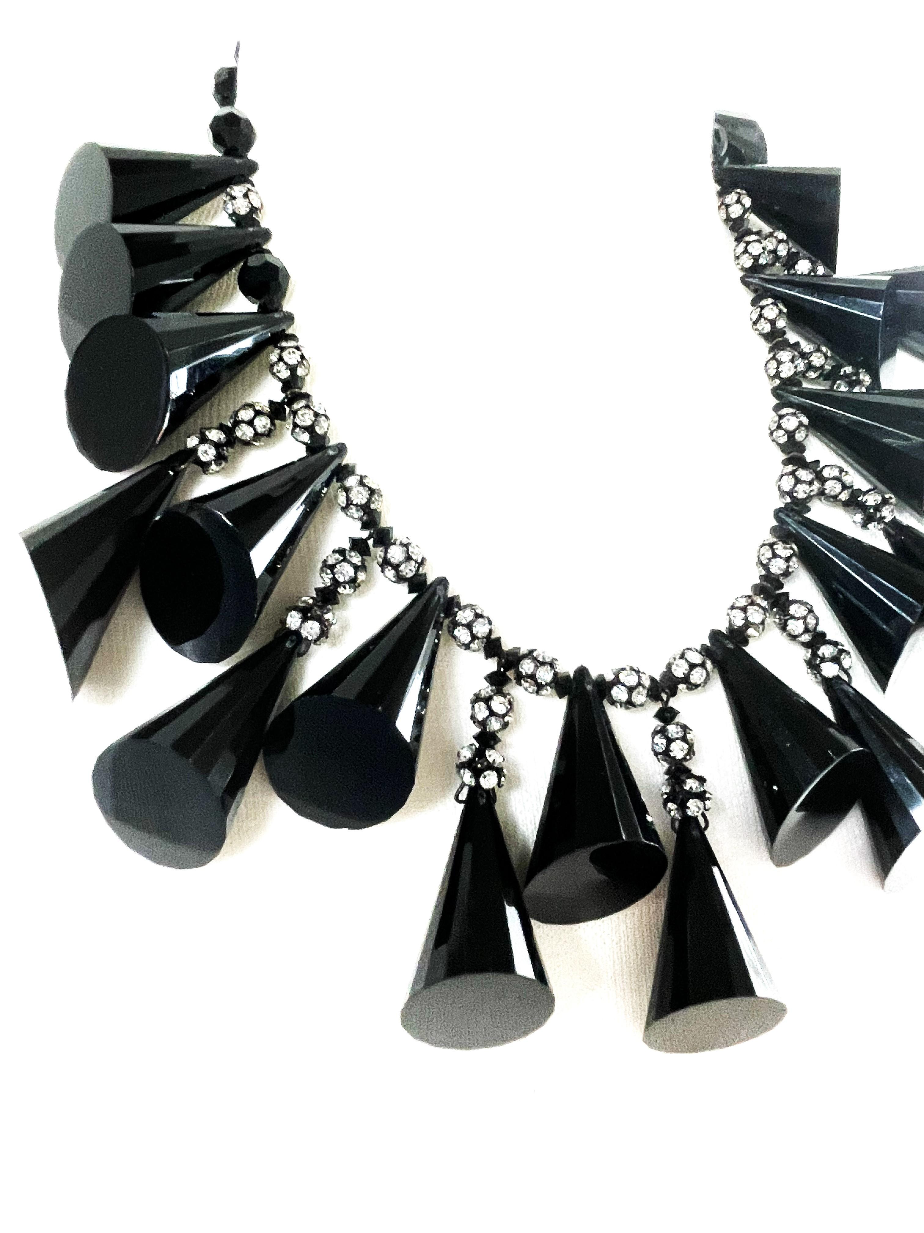 William De Lillo, NY,  black Bakelite necklace with matching earclip, USA 1970 For Sale 5
