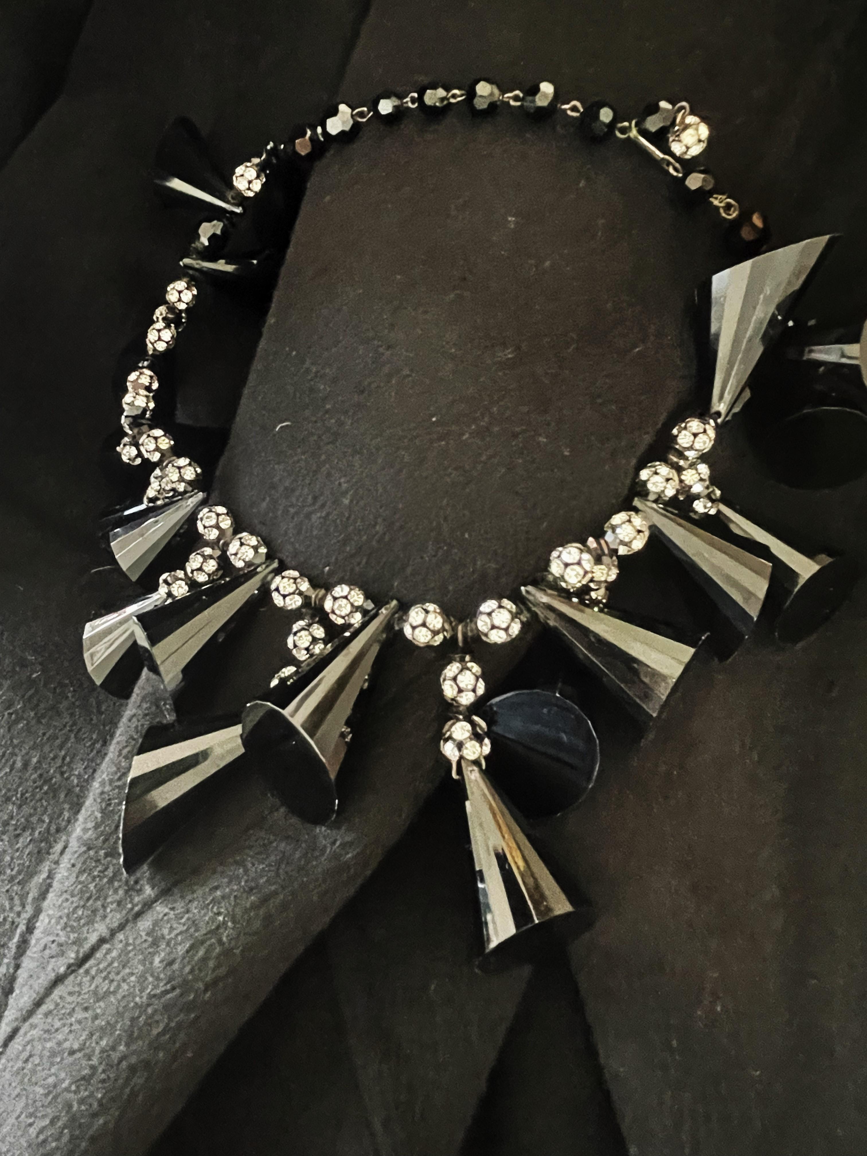 William De Lillo, NY,  black Bakelite necklace with matching earclip, USA 1970 For Sale 6
