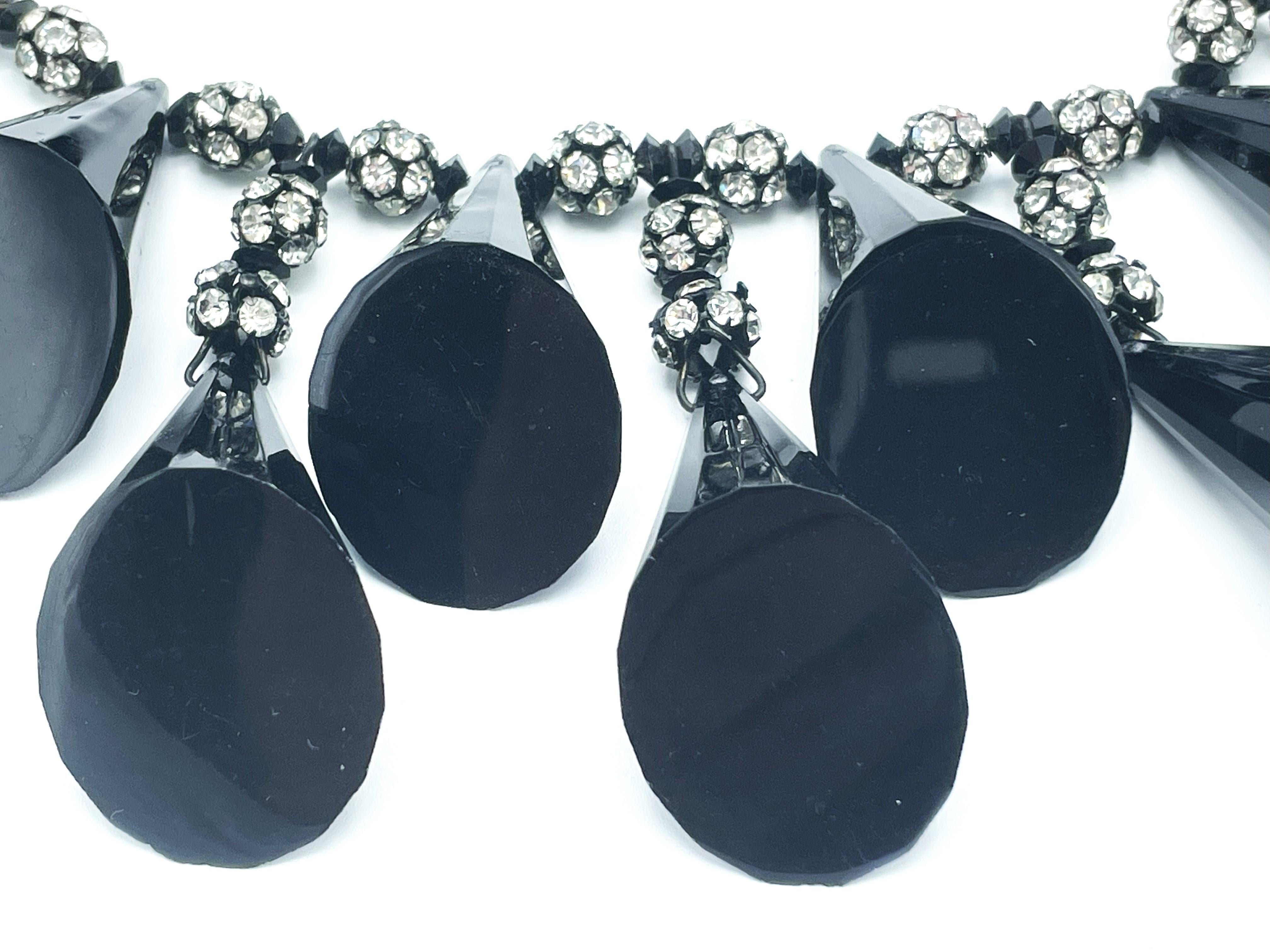 William De Lillo, NY,  black Bakelite necklace with matching earclip, USA 1970 For Sale 2
