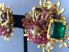 William De Lillo Pendientes únicos de esmeralda y dorado fucsia