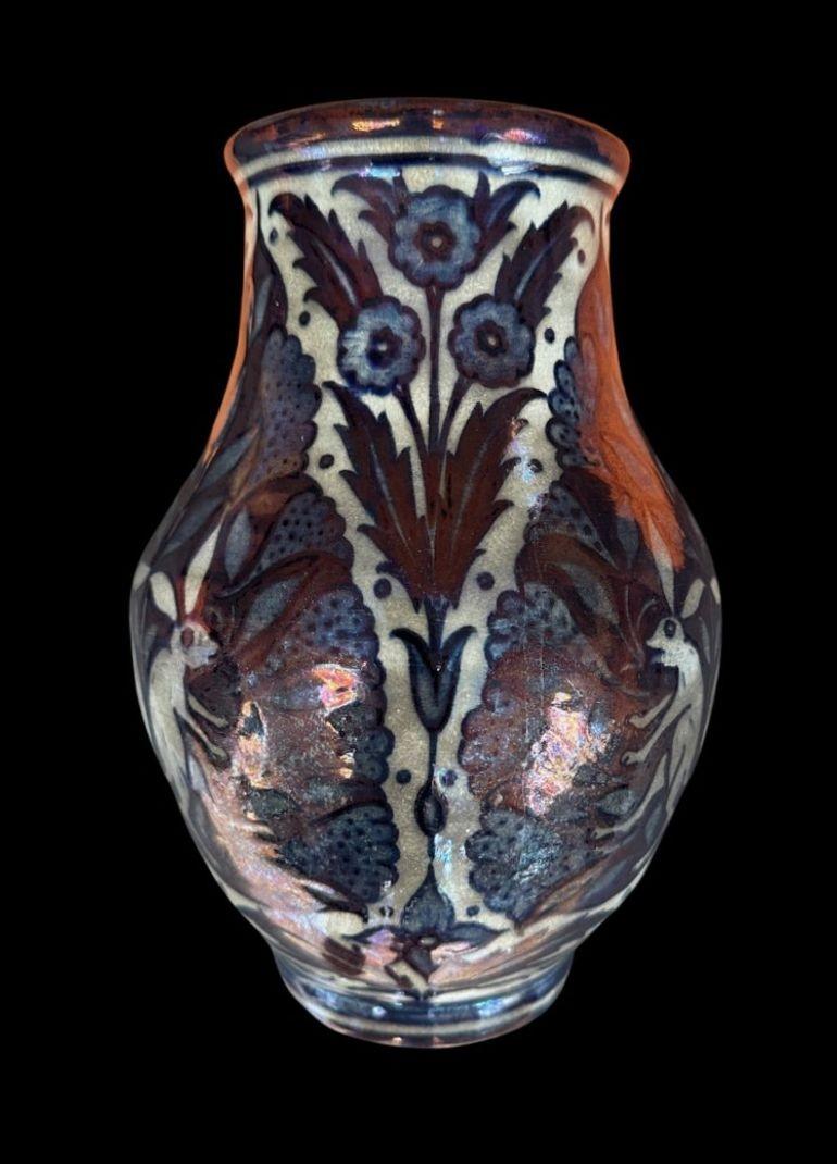 William De Morgan Vase In Good Condition For Sale In Chipping Campden, GB