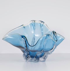 "#20 Uranio (Aqua)" cuenco único de vidrio soplado a mano del artista William Dexter