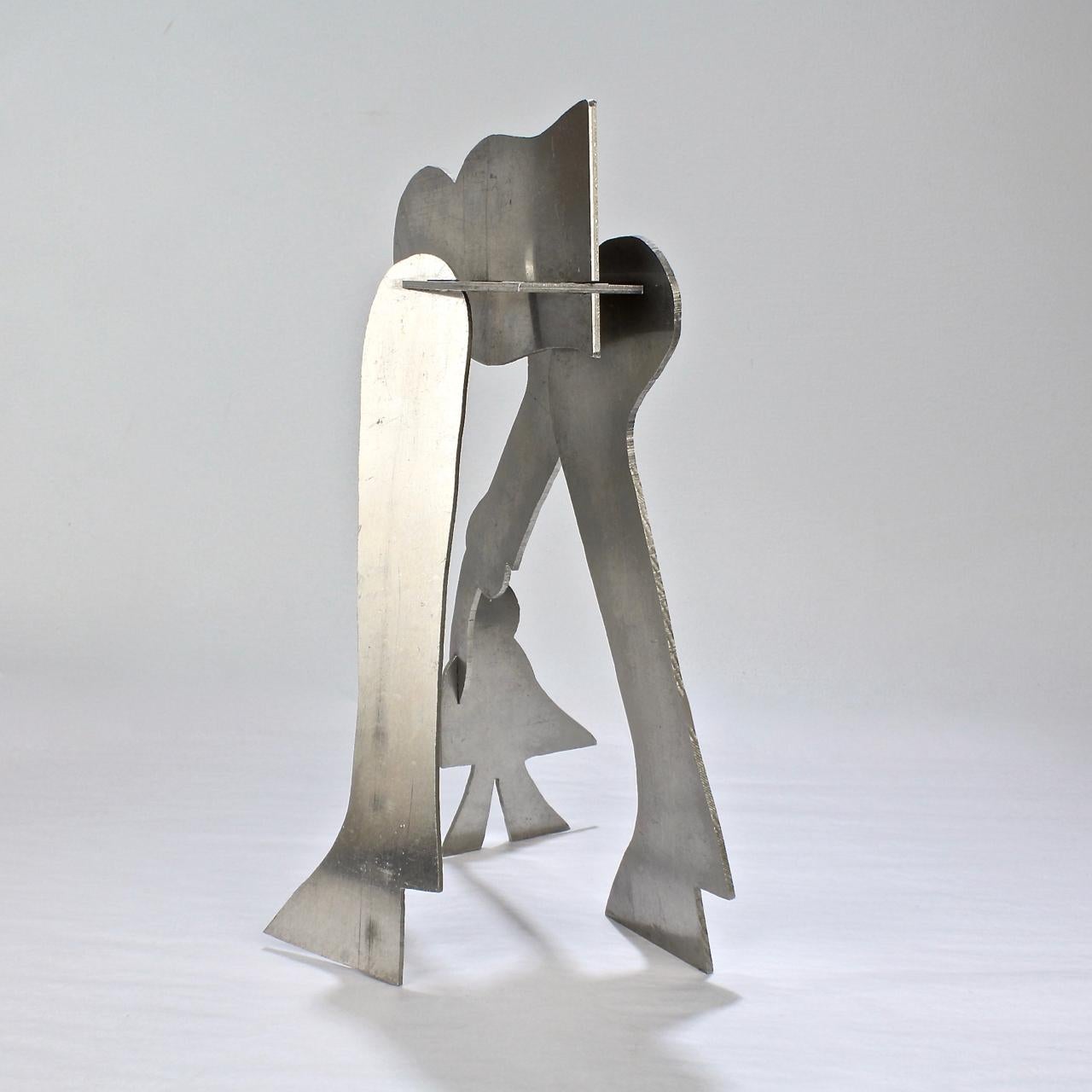20ième siècle Sculpture de puzzle moderniste en aluminium de William Dickey King représentant un homme avec un oiseau en vente