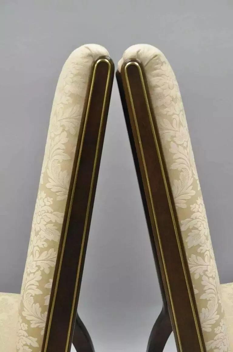 Mid-Century moderno William Doezema Baker Mastercraft - Sedie da pranzo imbottite con intarsi in ottone - Coppia in vendita