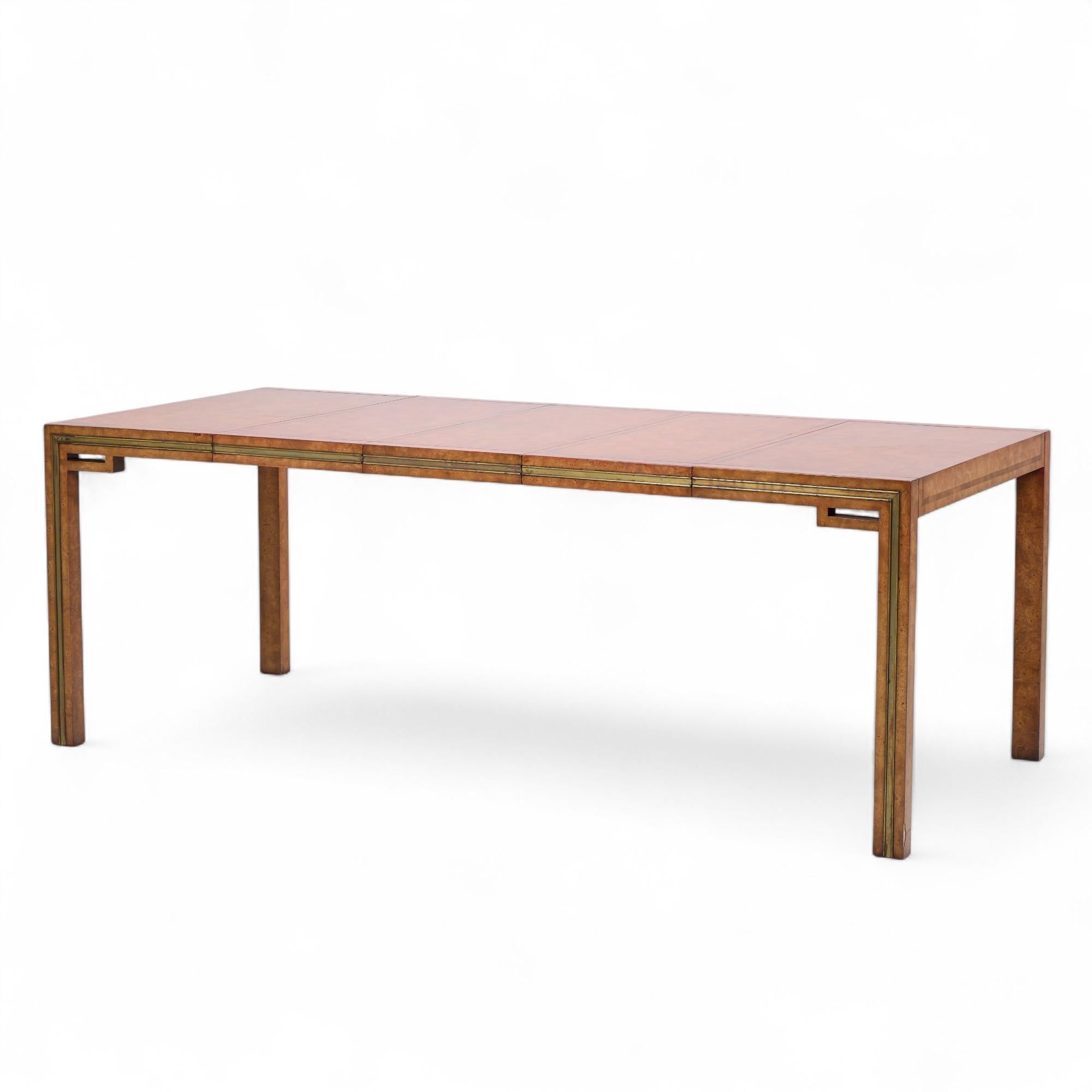 Mid-Century Modern William Doezema pour Mastercraft Table de salle à manger en bois et laiton avec 3 abattants en vente