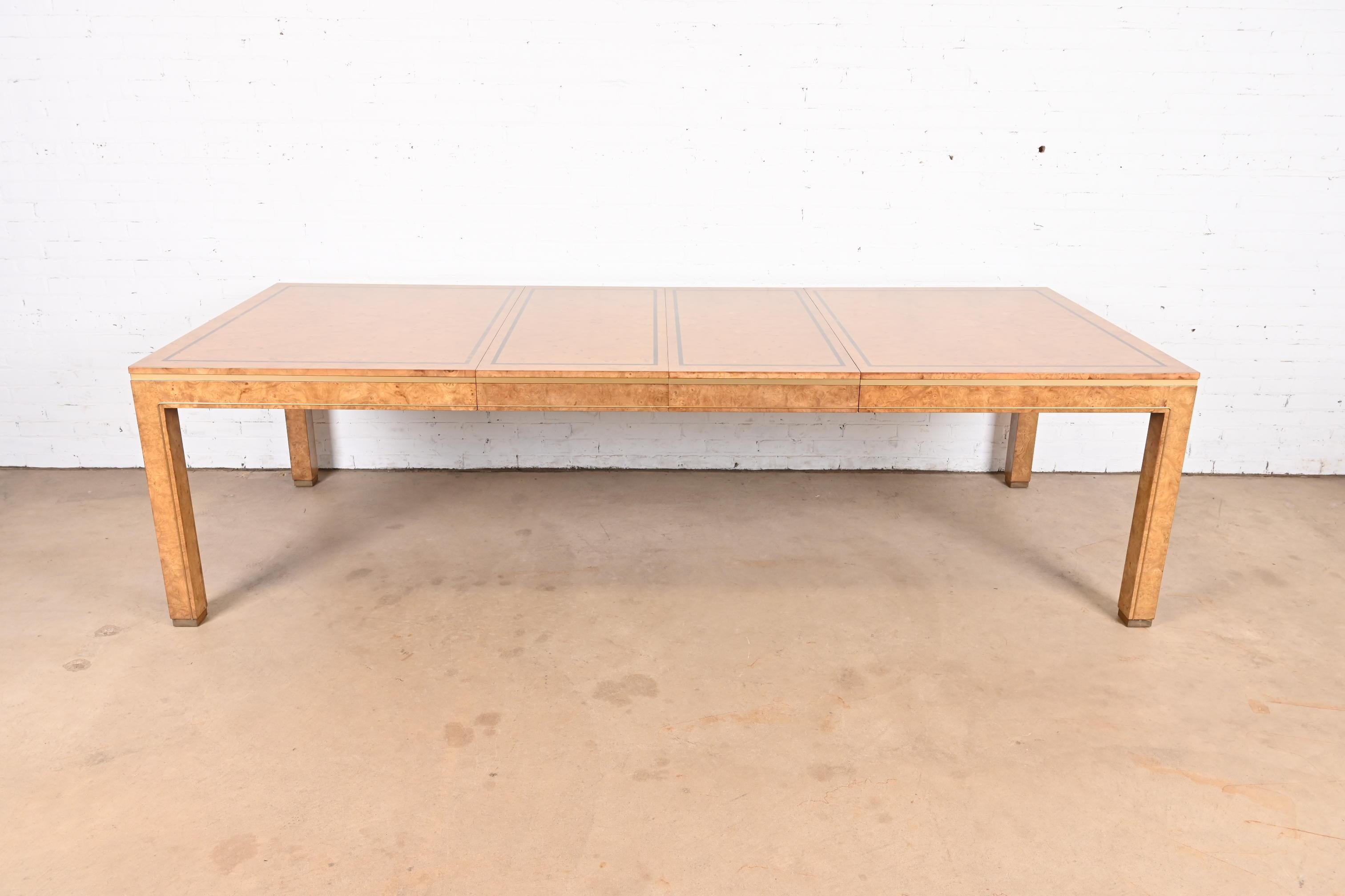 A gorgeous Mid-Century Modern Hollywood Regency or Parsons style extension dining table

By William Doezema for Mastercraft

USA, 1970s

Beautiful burled Carpathian elm wood, with rosewood inlay and inlaid brass trim.

Measures: 70.25