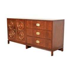 William Doezema pour Mastercraft Mid-Century Hollywood Regency Sideboard en noyer